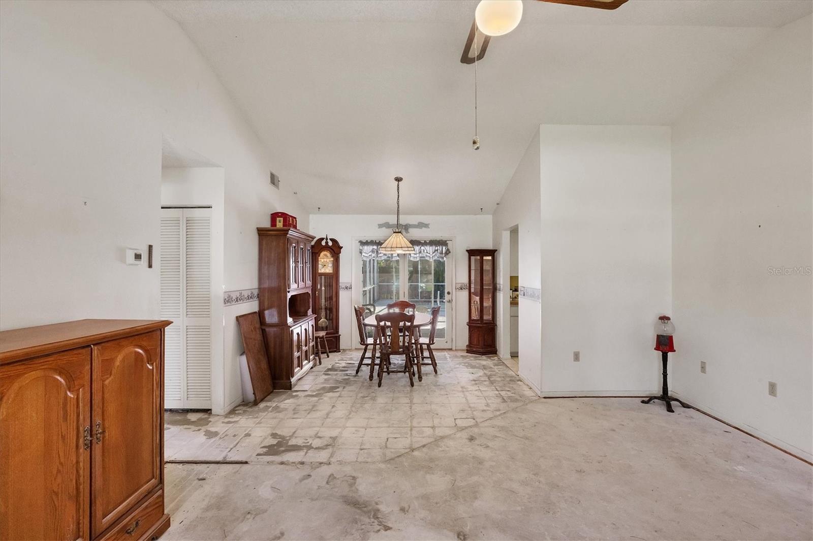 Image 7 of 21 For 5330 Barbarossa Avenue