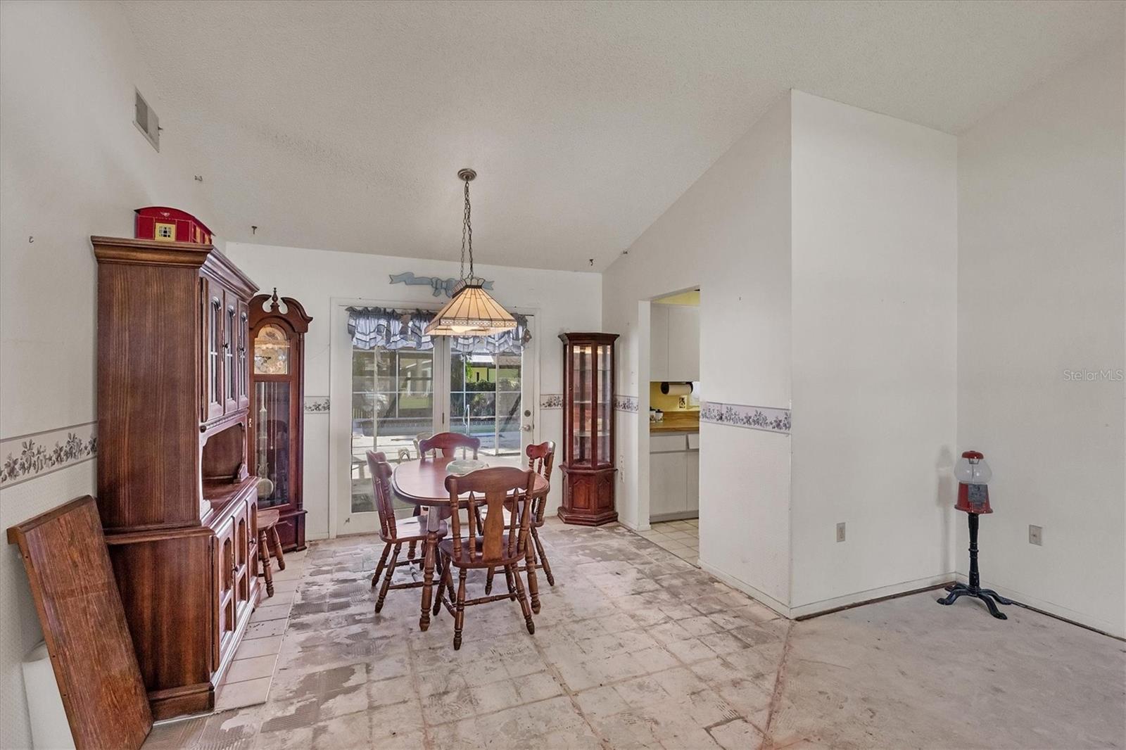 Image 8 of 21 For 5330 Barbarossa Avenue