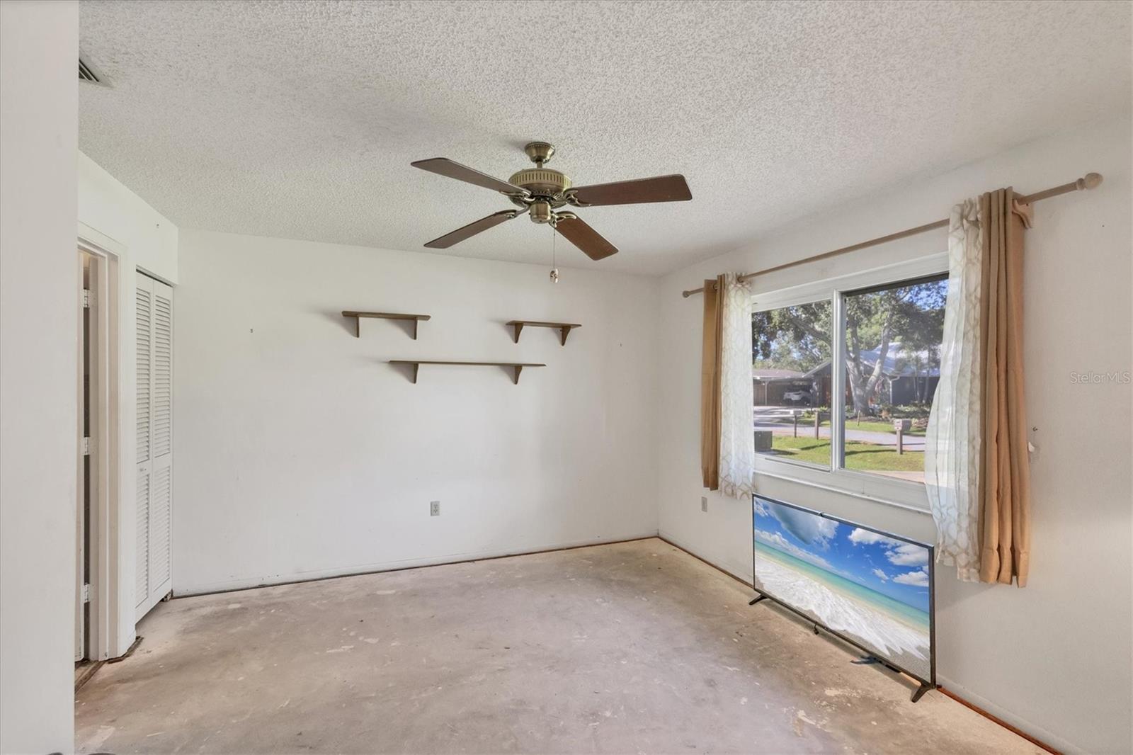 Image 9 of 21 For 5330 Barbarossa Avenue