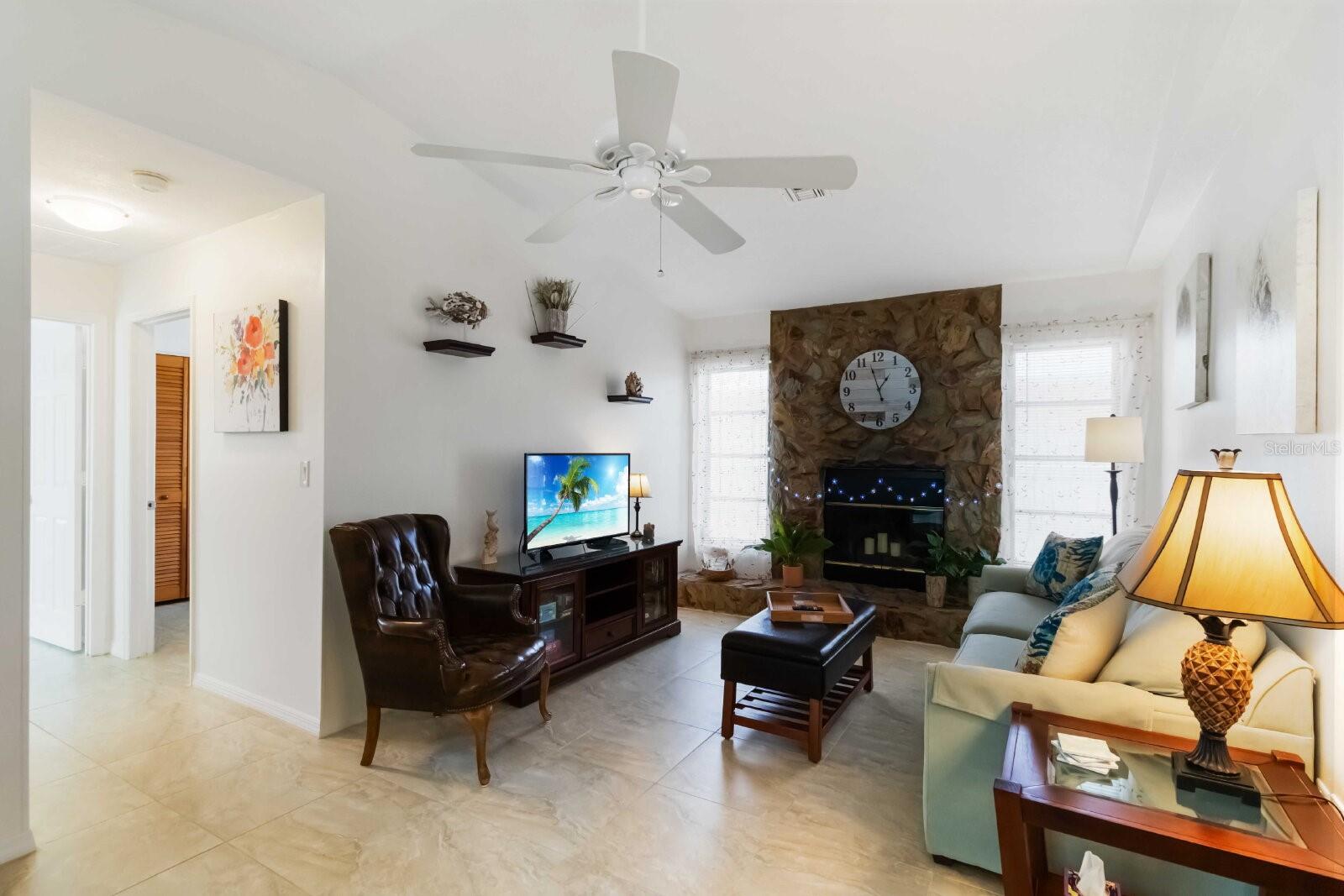 Image 13 of 44 For 18606 Briggs Circle