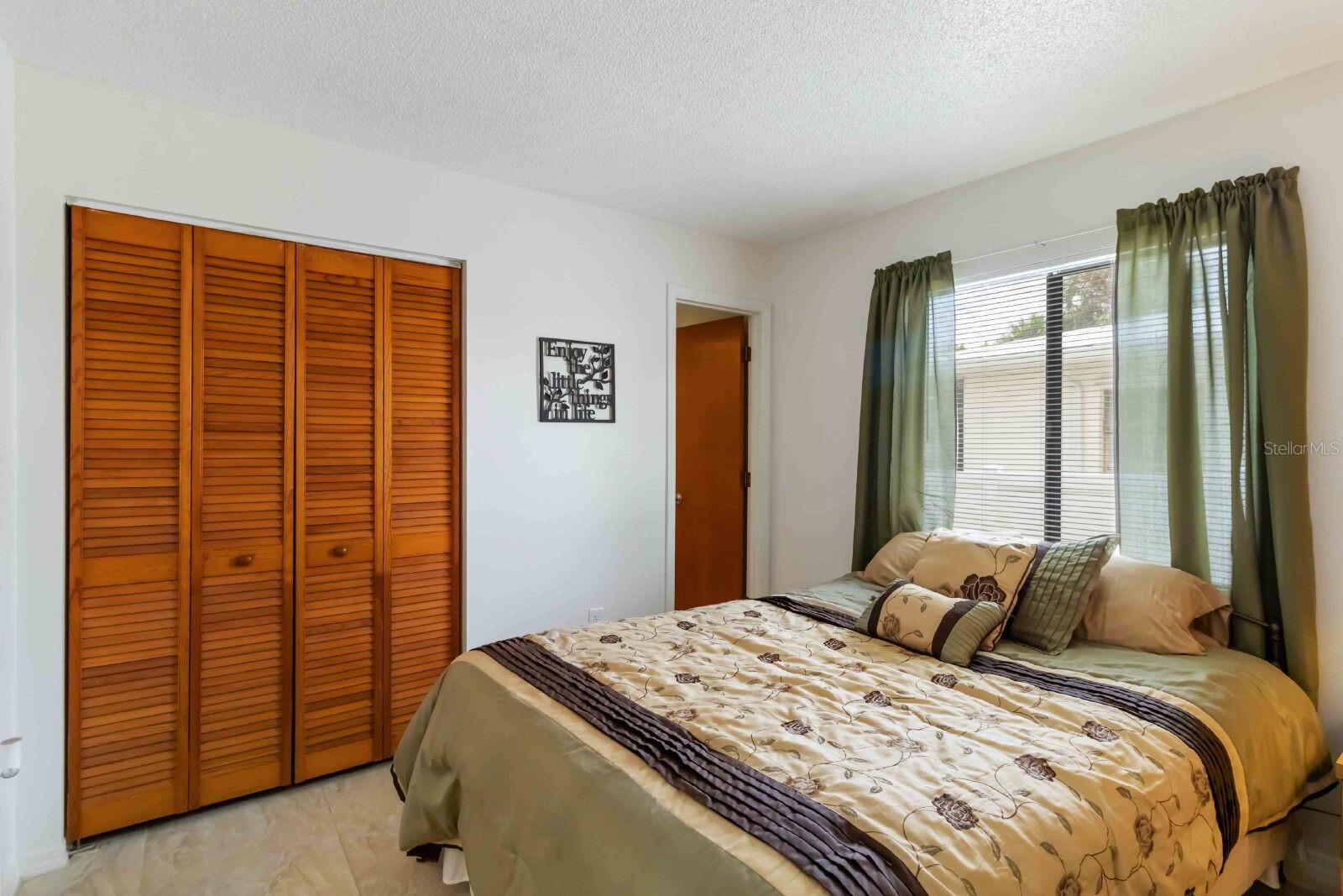 Image 21 of 44 For 18606 Briggs Circle