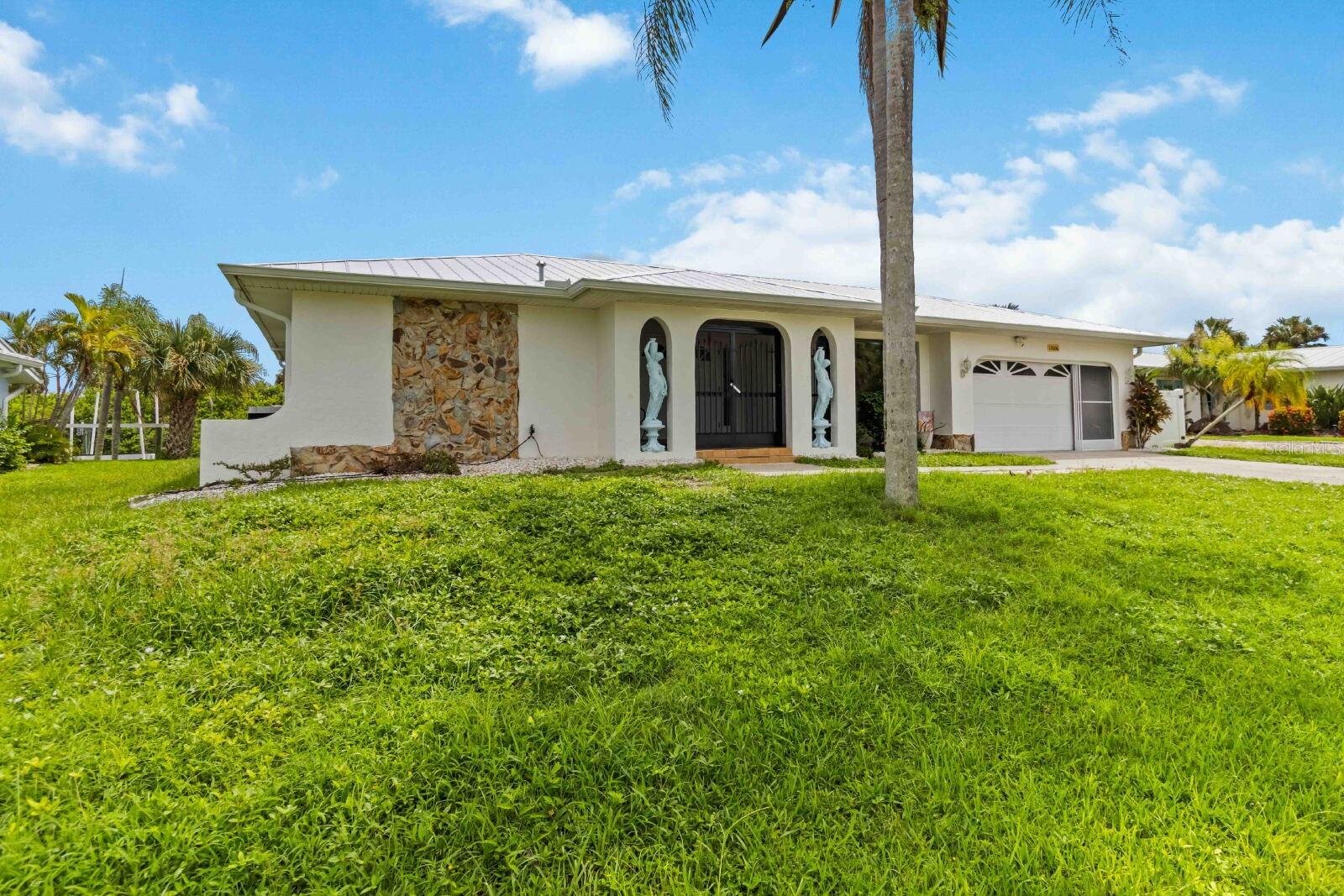 Image 3 of 44 For 18606 Briggs Circle