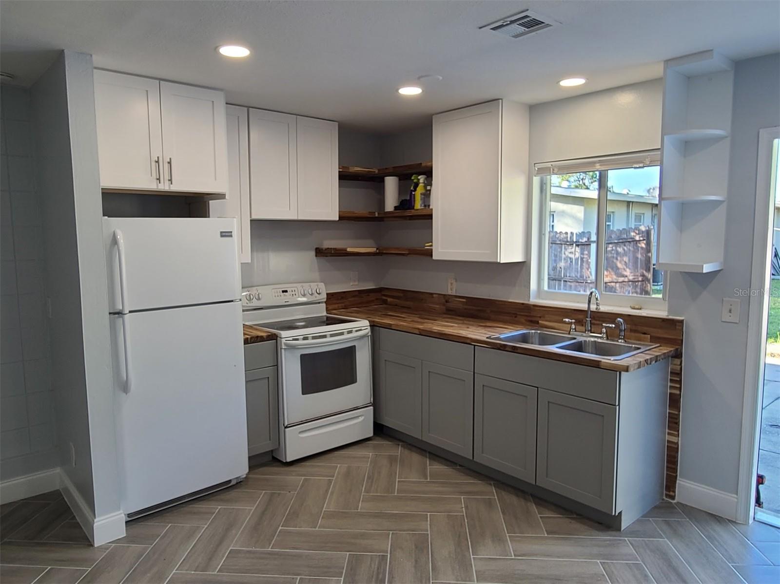 Image 23 of 43 For 12210 Genoa Drive