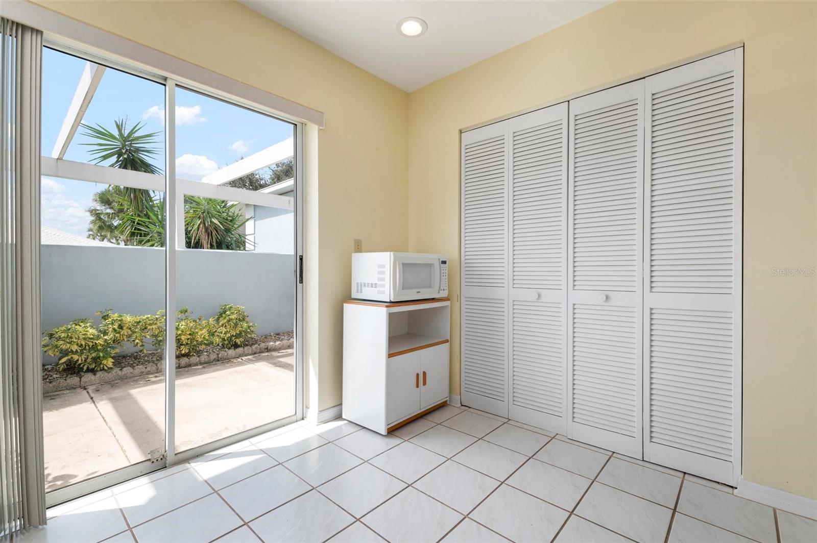 Image 15 of 71 For 451 Wexford Circle 86