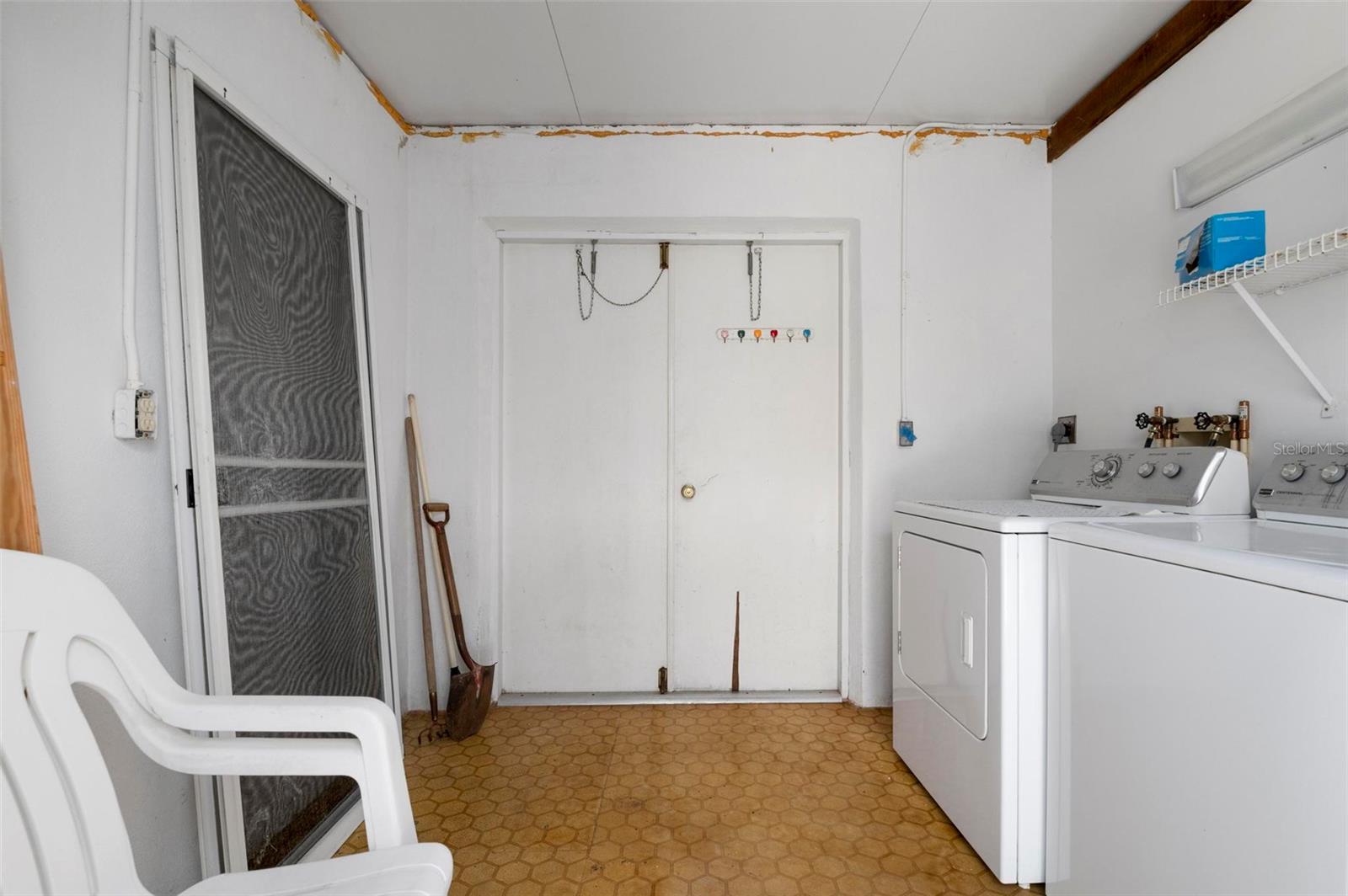 Image 27 of 71 For 451 Wexford Circle 86