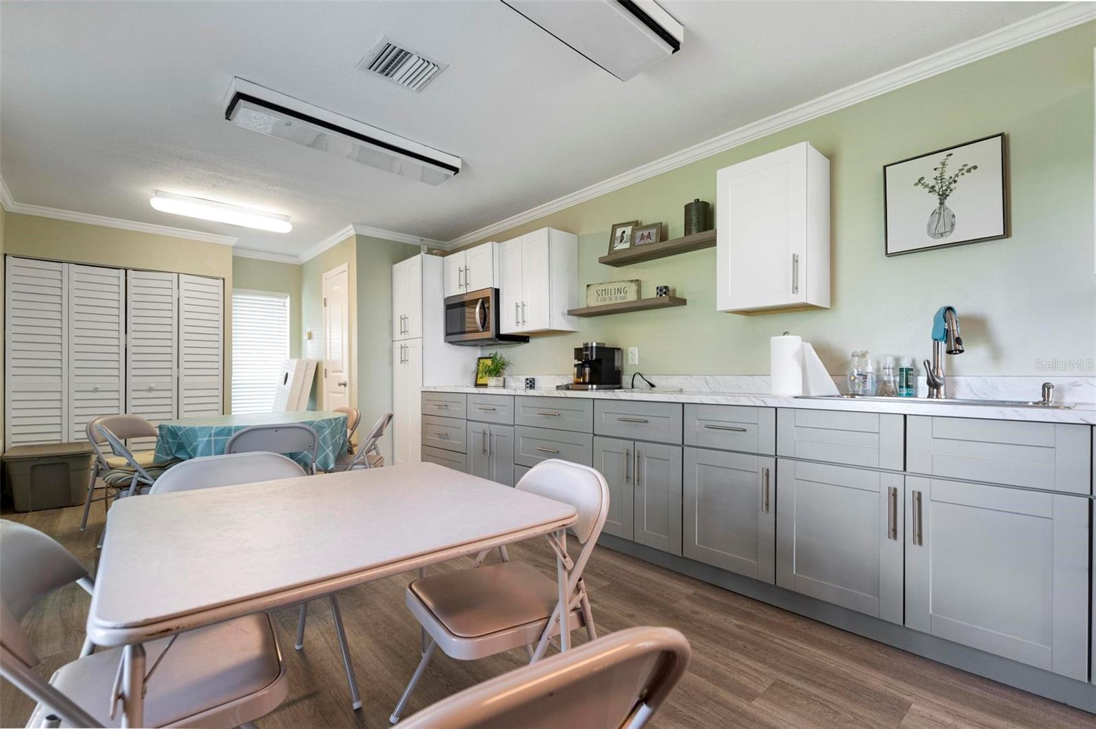 Image 41 of 71 For 451 Wexford Circle 86
