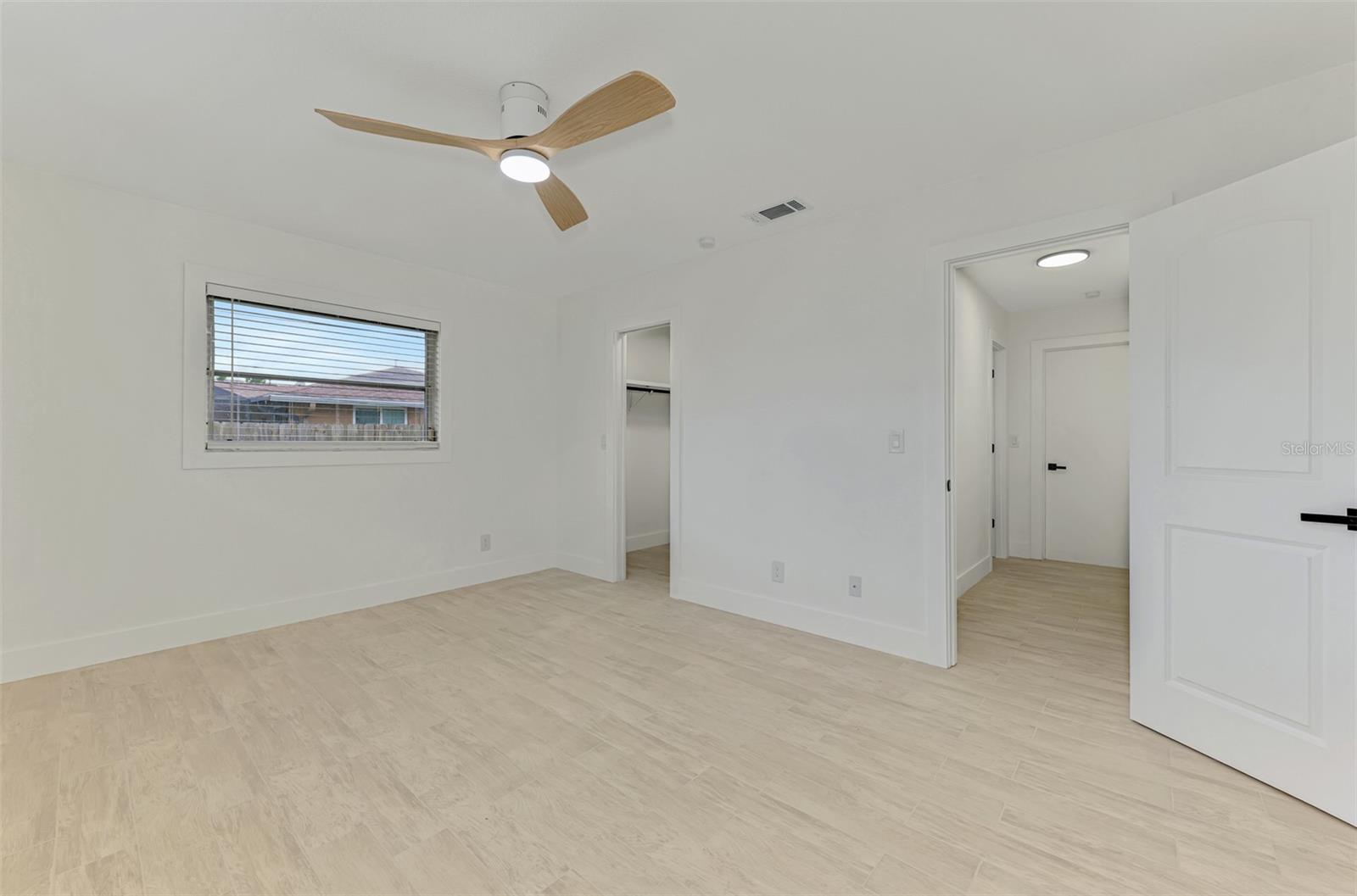 Image 23 of 40 For 247 Argus Road