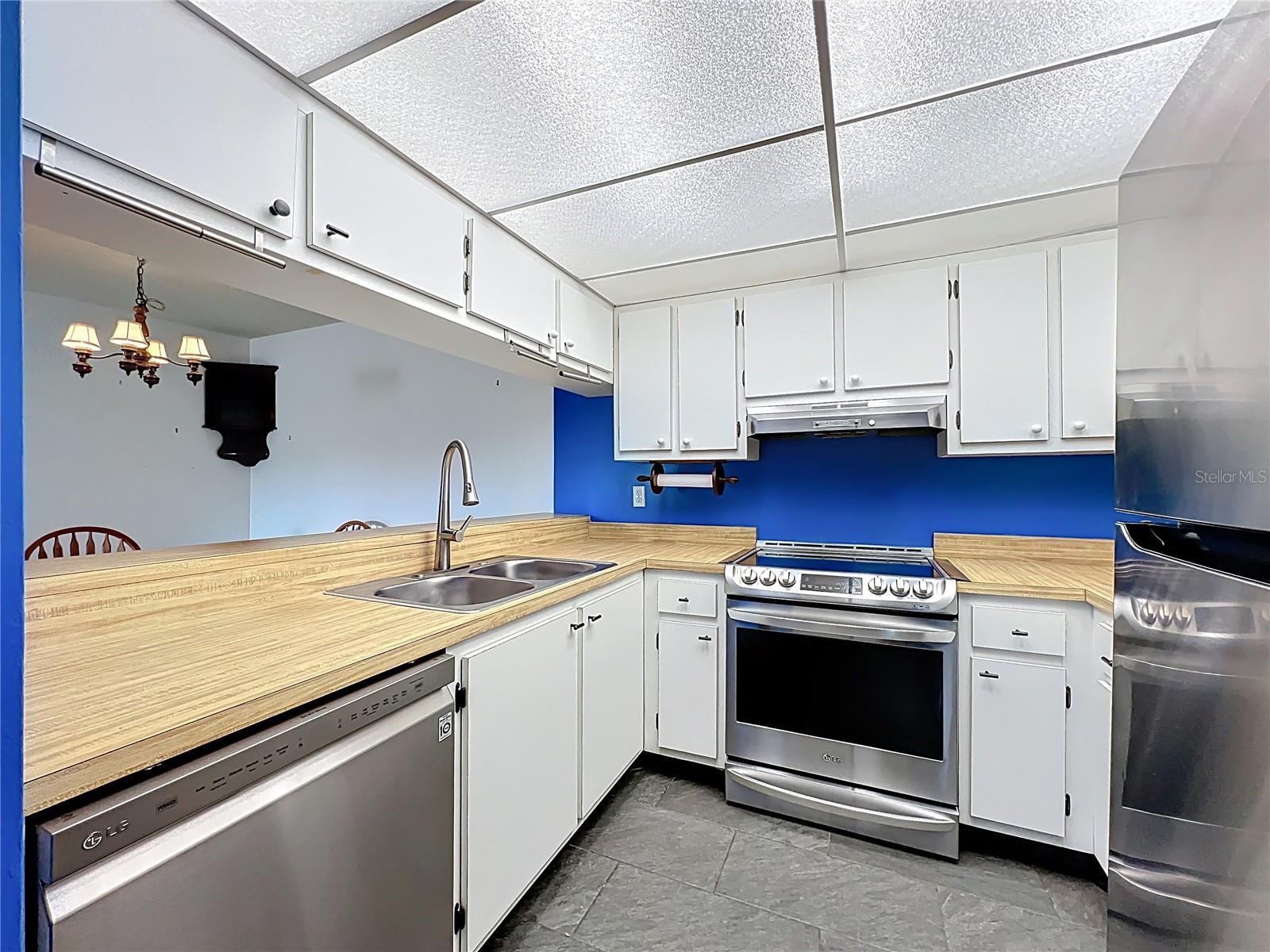 Image 11 of 46 For 3279 Beneva Road 102