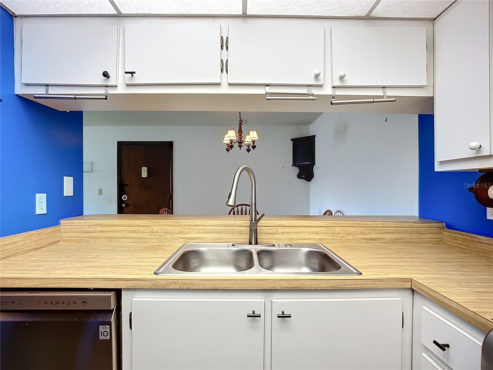 Image 12 of 46 For 3279 Beneva Road 102