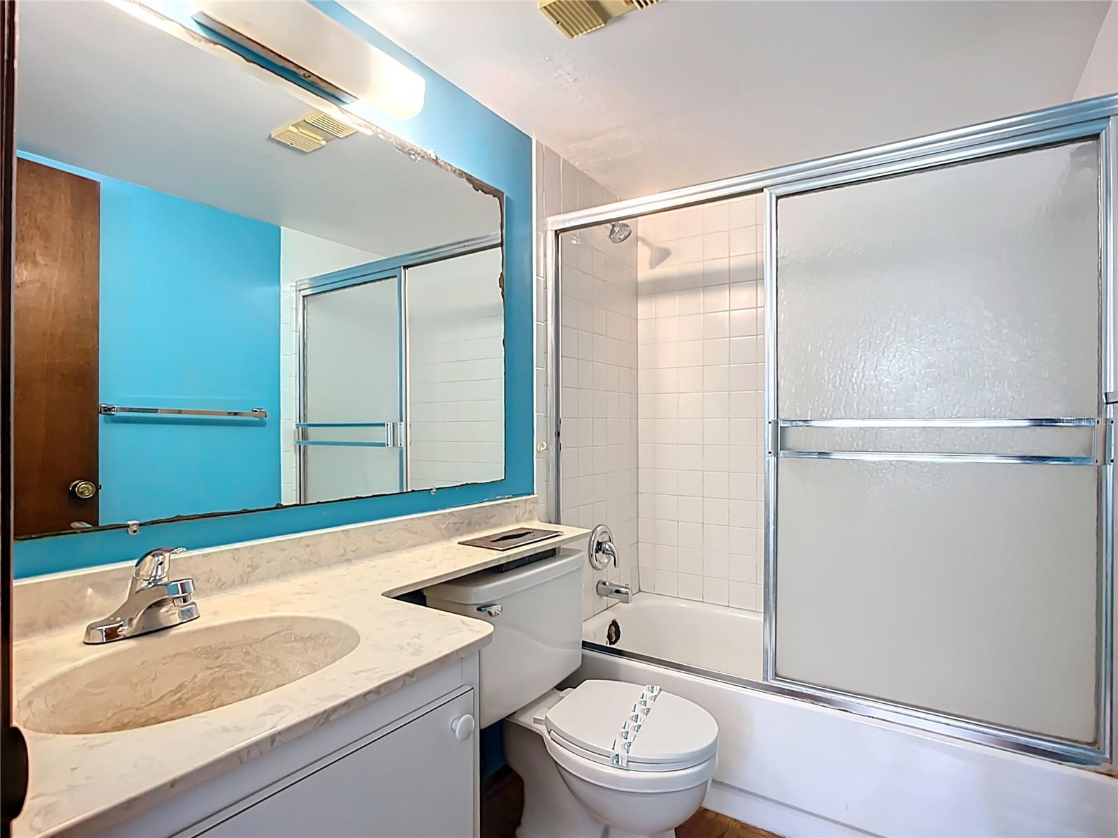 Image 28 of 46 For 3279 Beneva Road 102