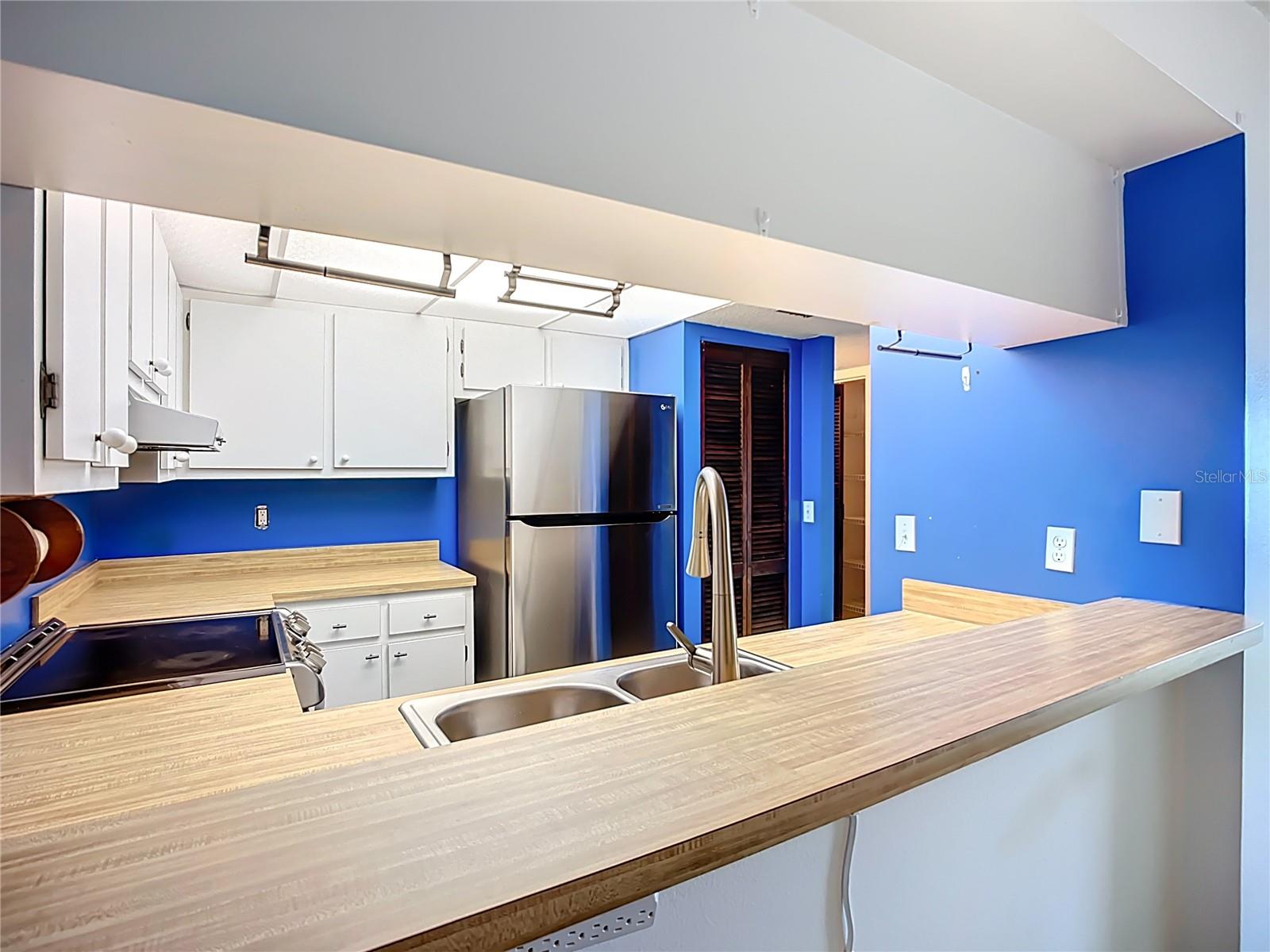 Image 32 of 46 For 3279 Beneva Road 102