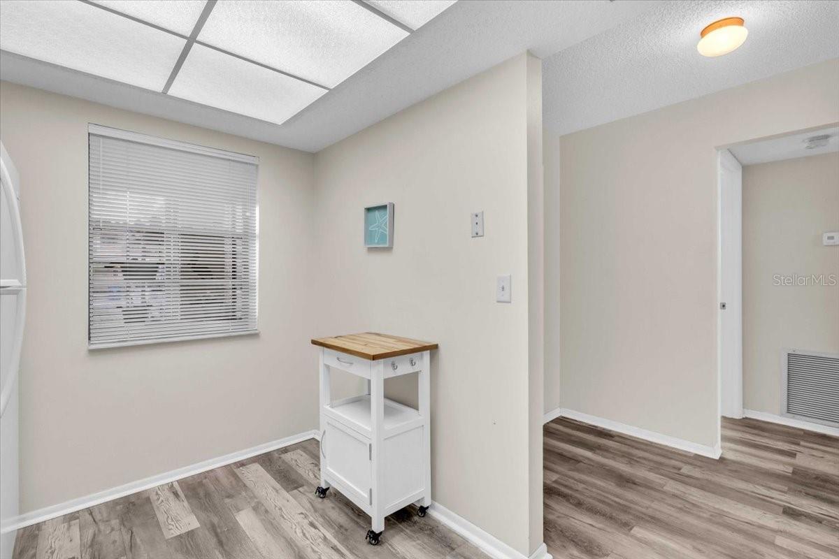 Image 13 of 35 For 380 Three Lakes Lane K