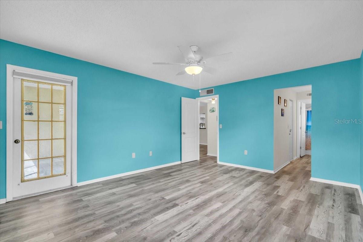 Image 20 of 35 For 380 Three Lakes Lane K