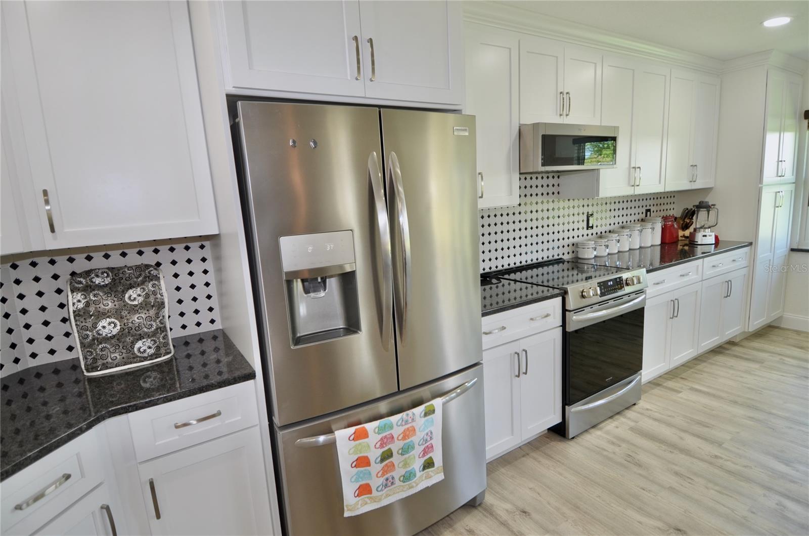 Image 27 of 77 For 611 Paget Drive