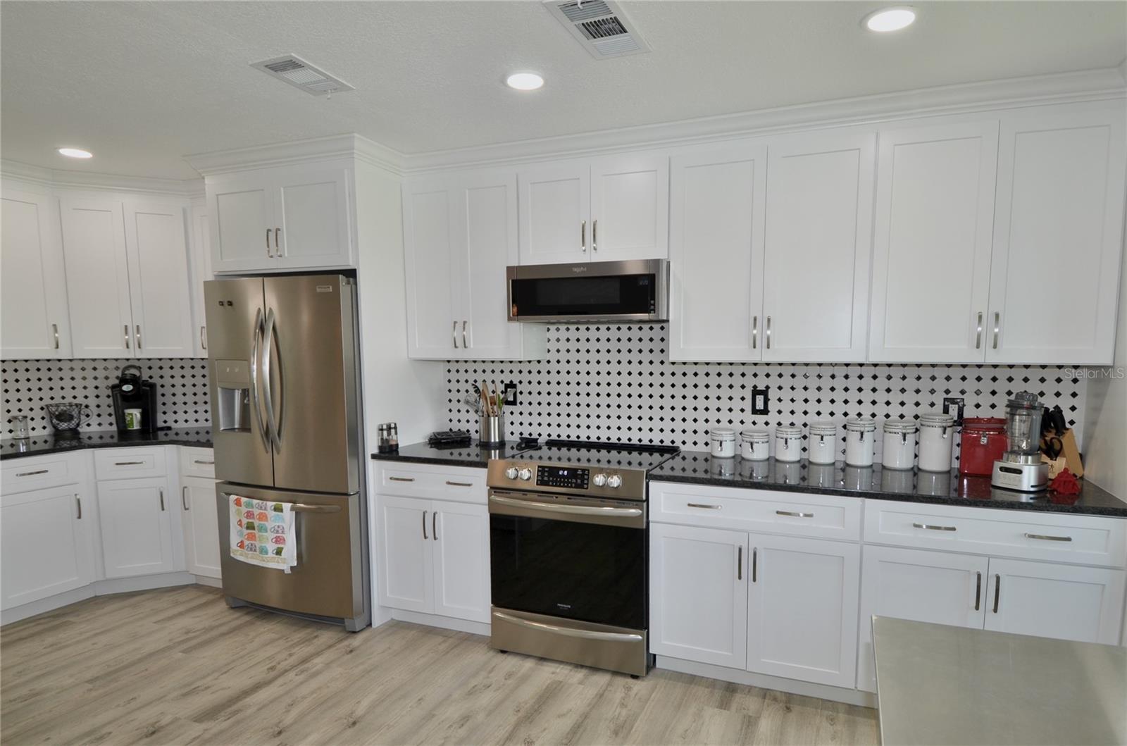 Image 5 of 77 For 611 Paget Drive