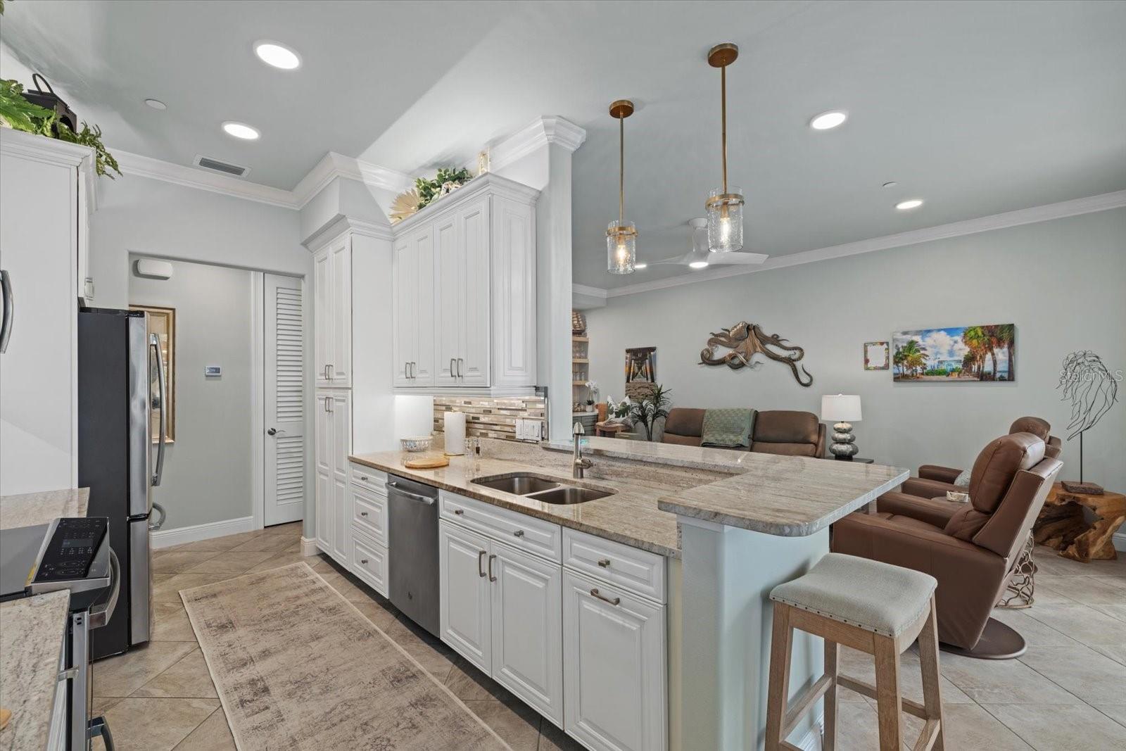 Image 12 of 47 For 830 The Esplanade N 204