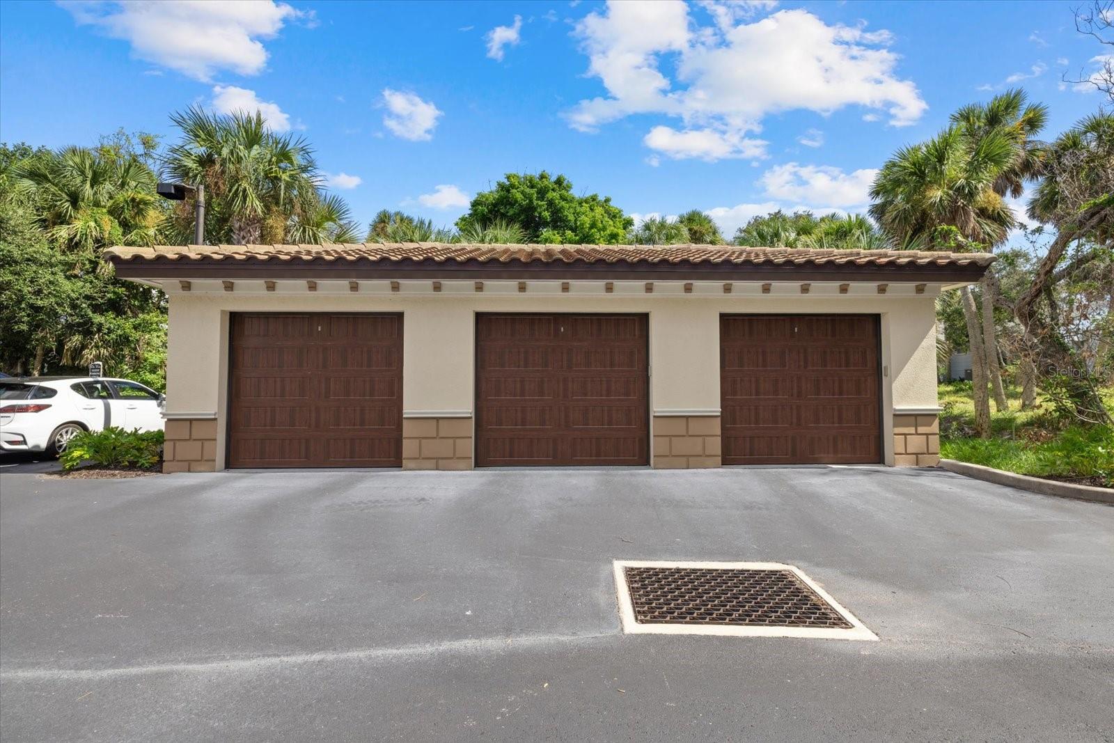 Image 33 of 47 For 830 The Esplanade N 204