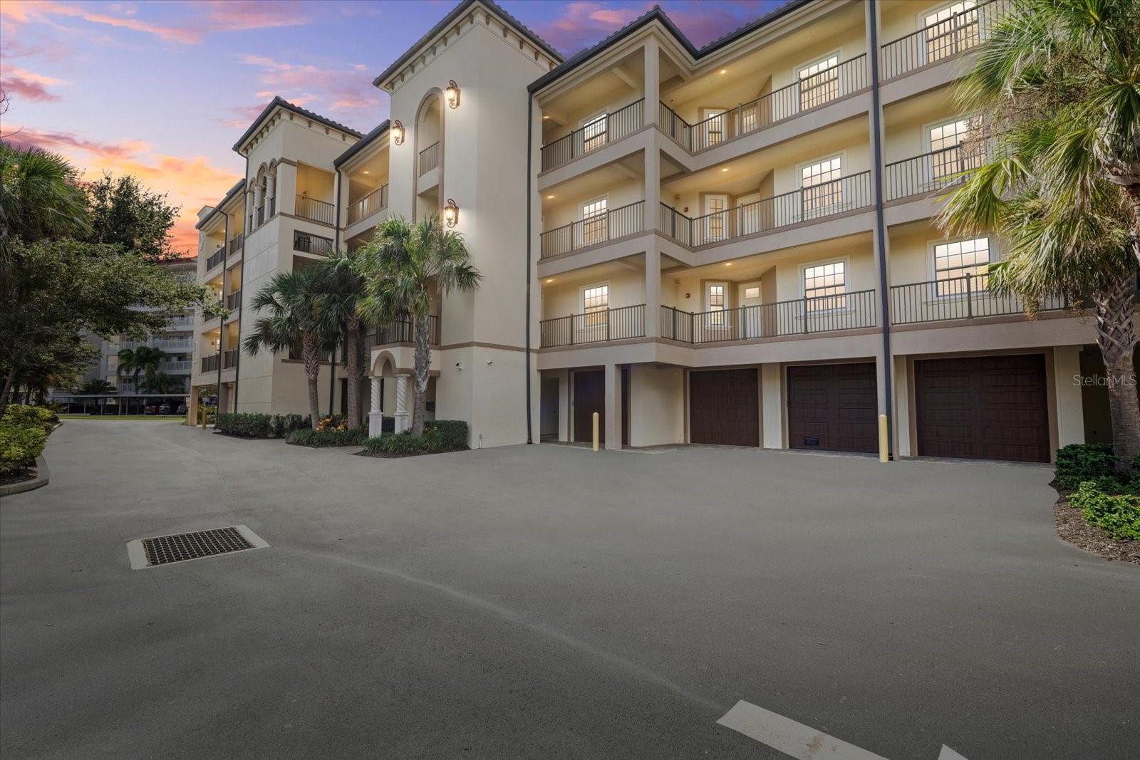 Image 34 of 47 For 830 The Esplanade N 204