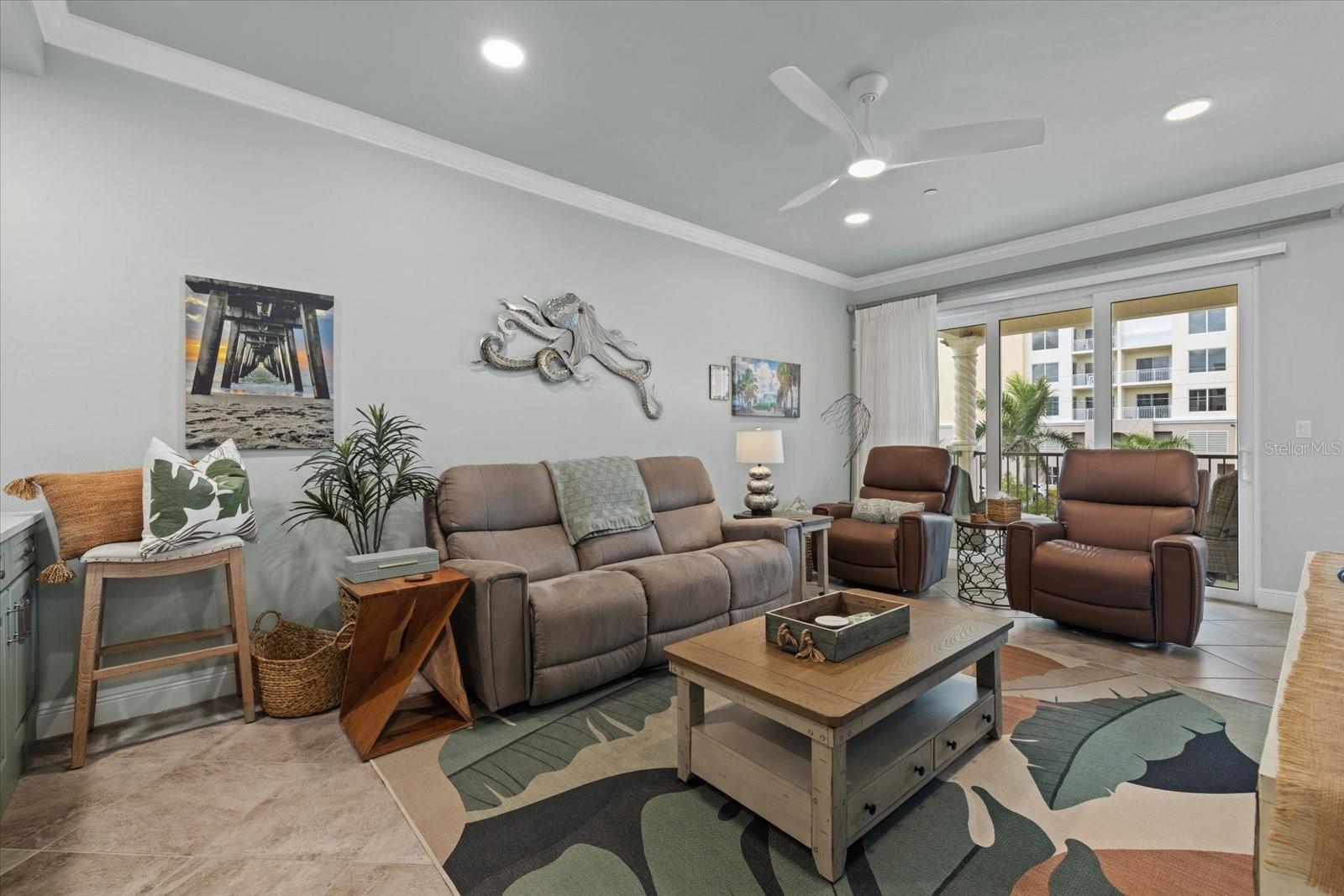 Image 9 of 47 For 830 The Esplanade N 204