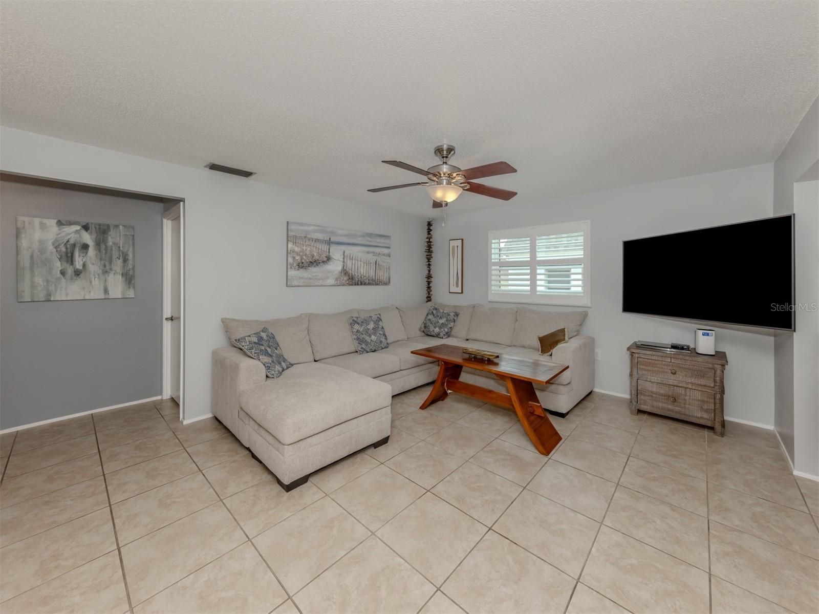 Image 4 of 29 For 537 Manatee Court 203