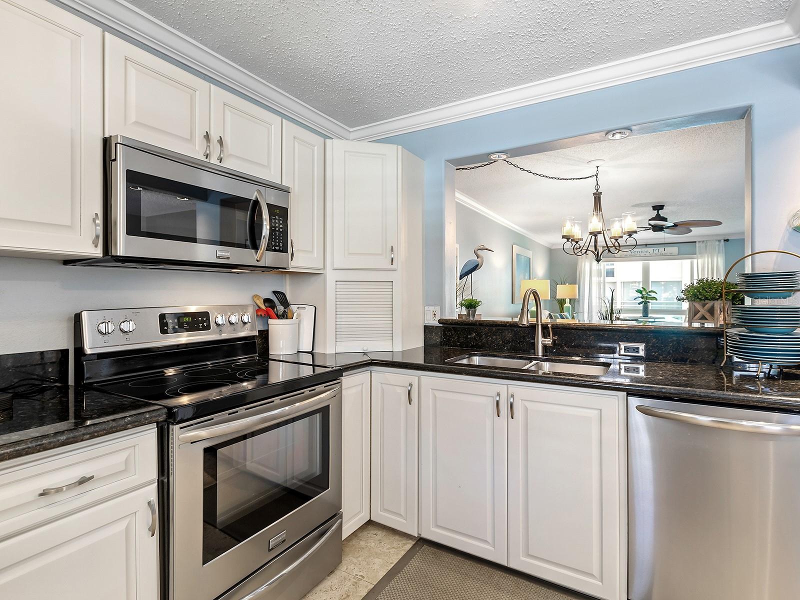 Image 13 of 60 For 230 Santa Maria Street 234