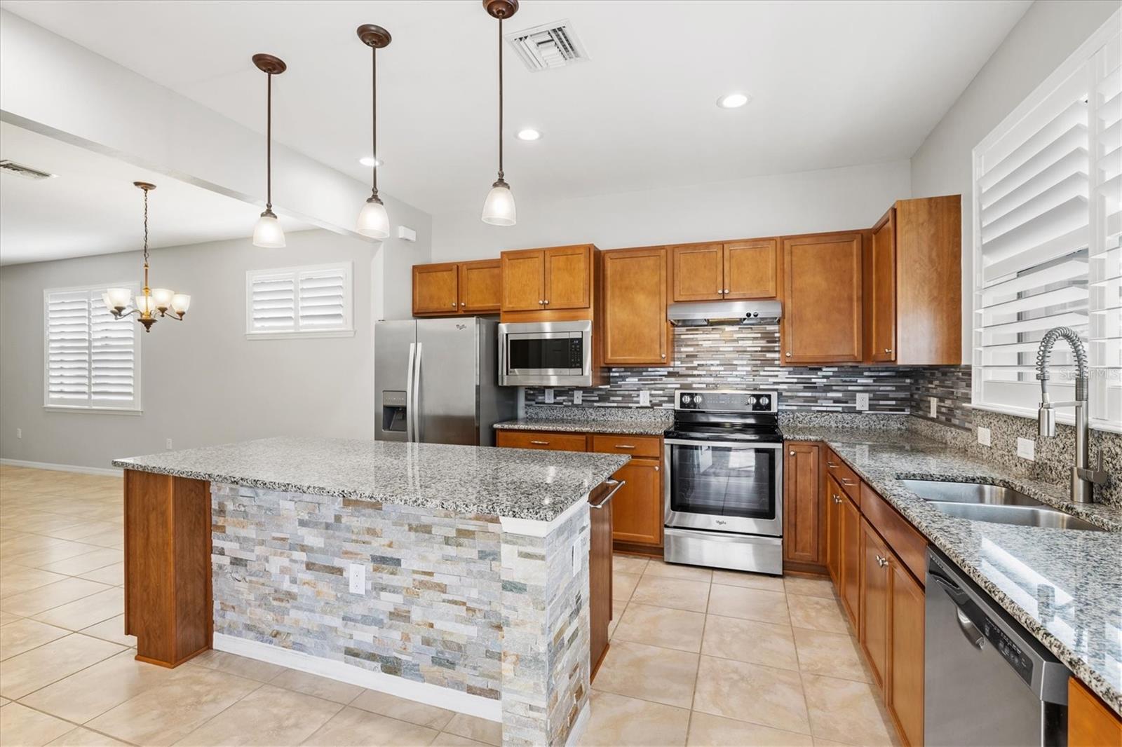 Image 17 of 86 For 13815 Botteri Street