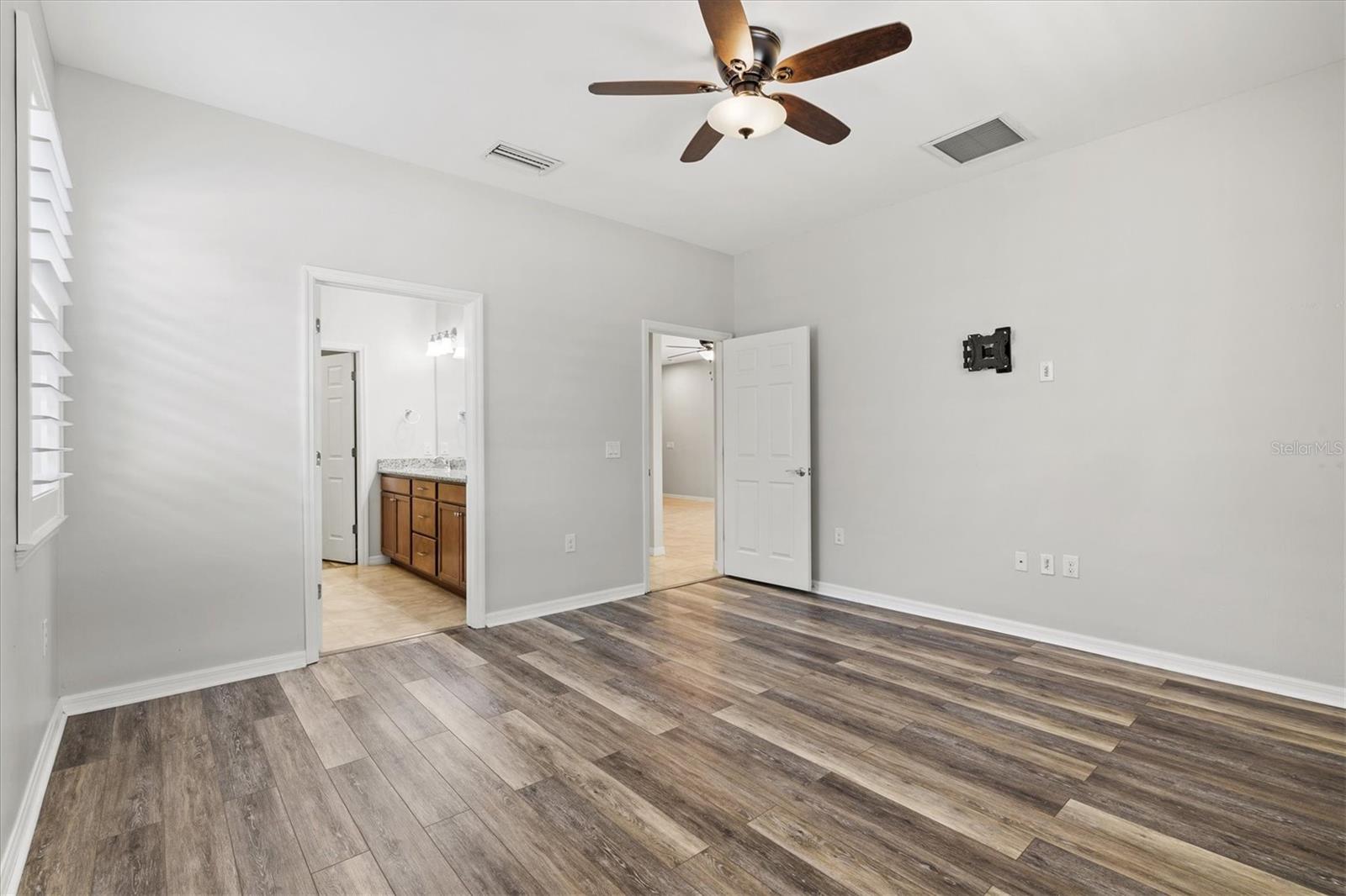 Image 20 of 86 For 13815 Botteri Street