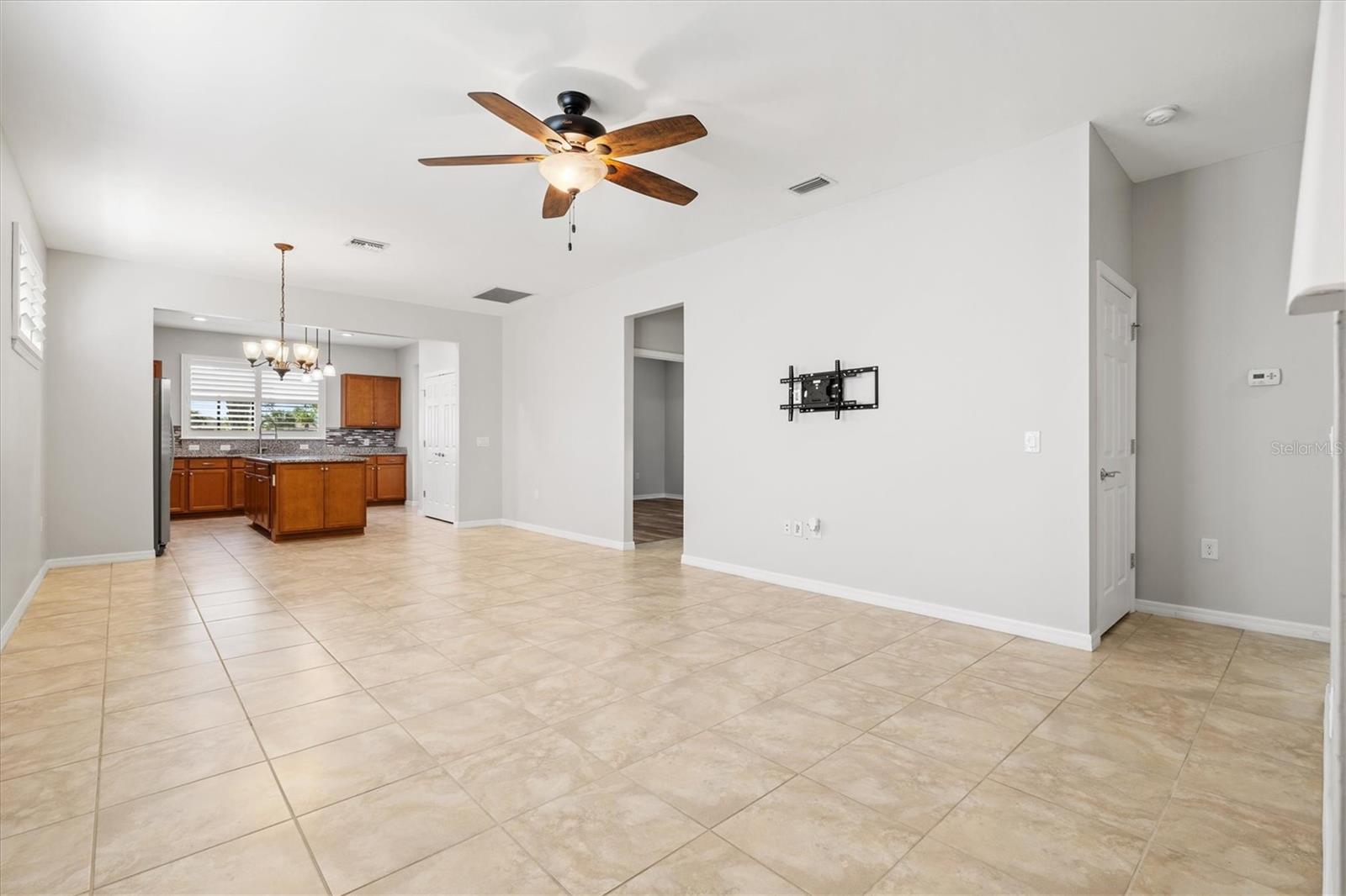 Image 9 of 86 For 13815 Botteri Street
