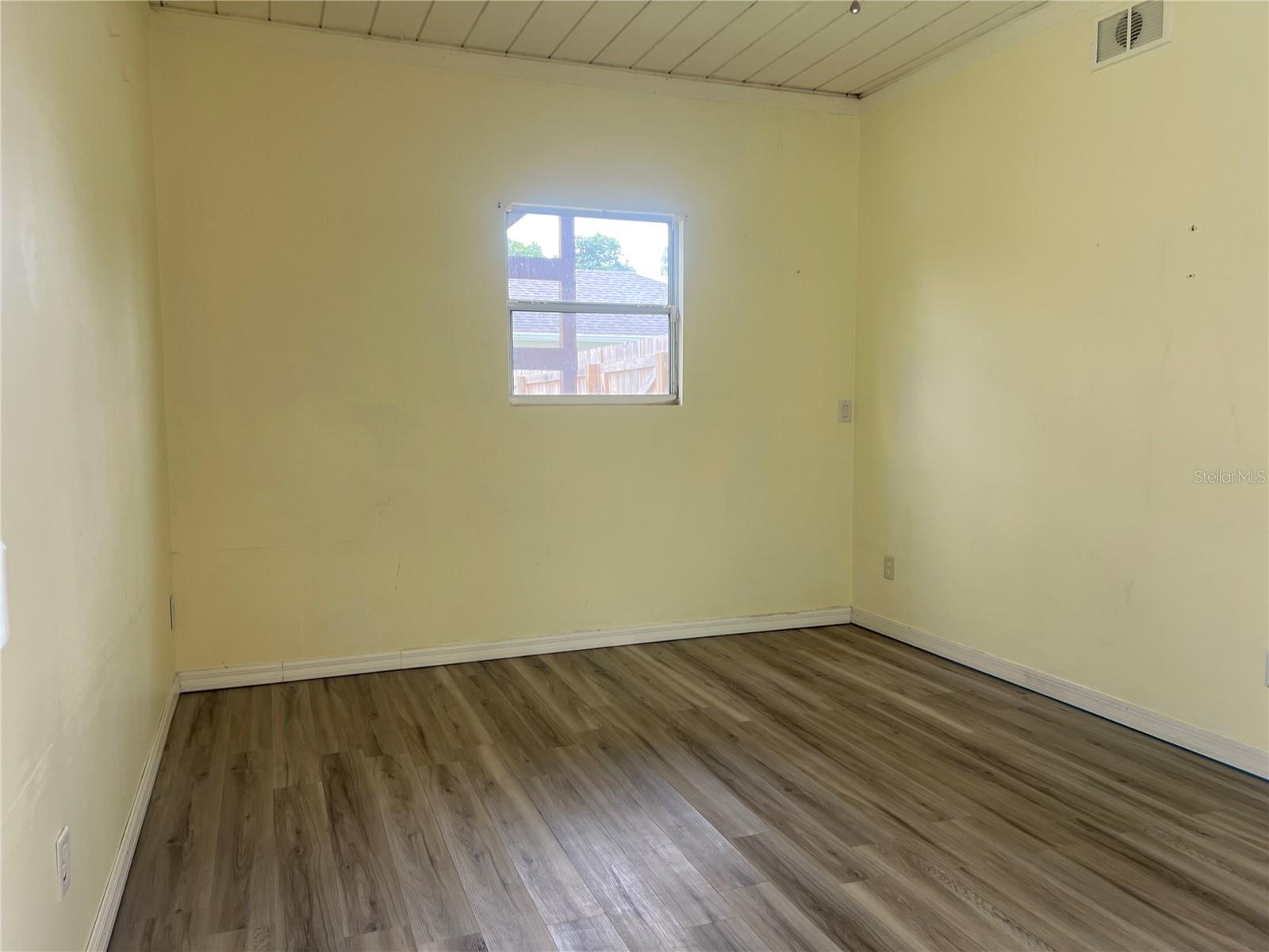 Listing photo id 4 for 3774 Lorton Avenue