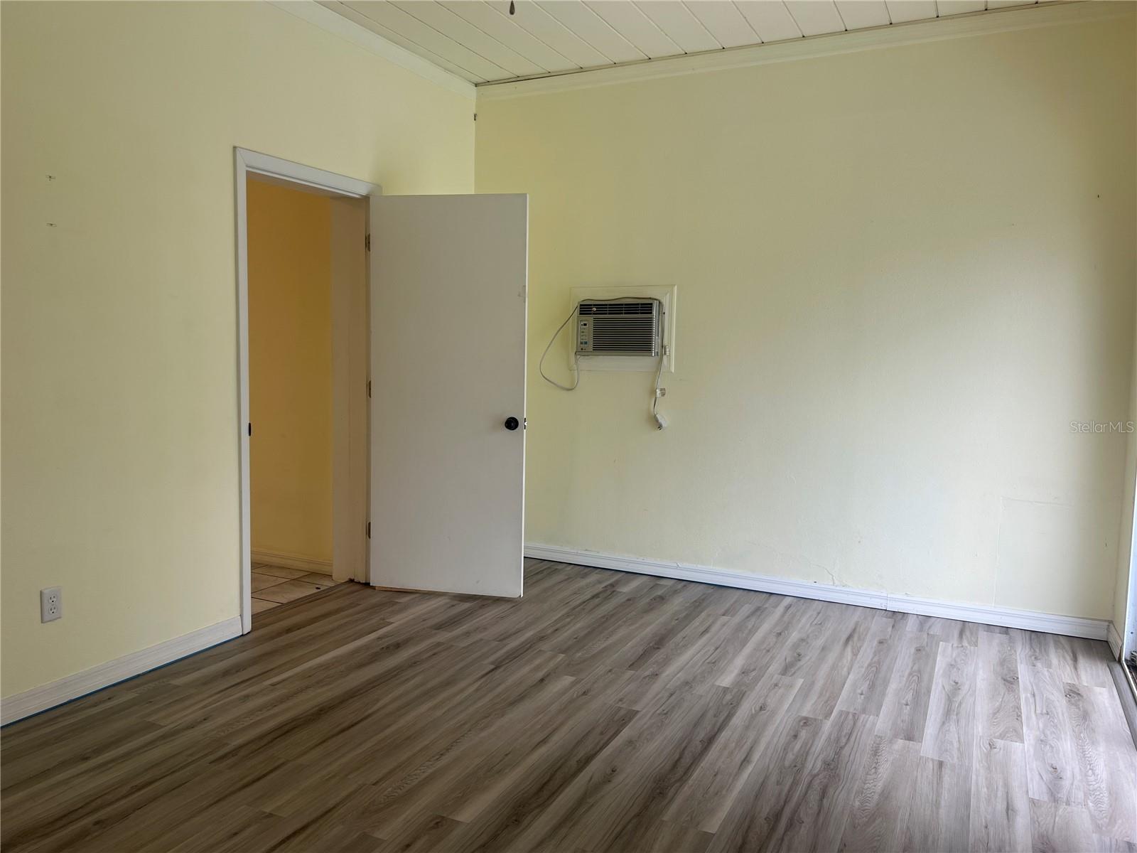 Listing photo id 5 for 3774 Lorton Avenue