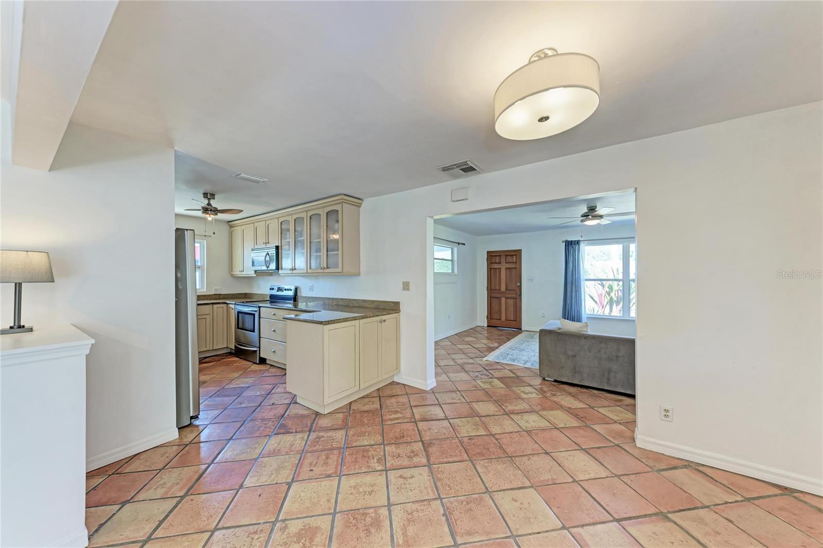 Image 13 of 91 For 2998 Michigan Street