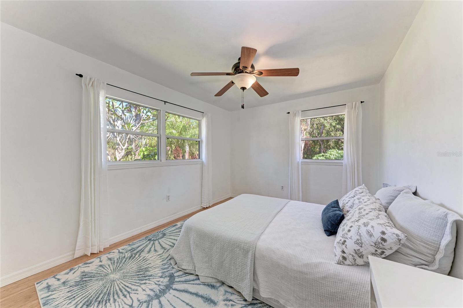 Image 17 of 91 For 2998 Michigan Street