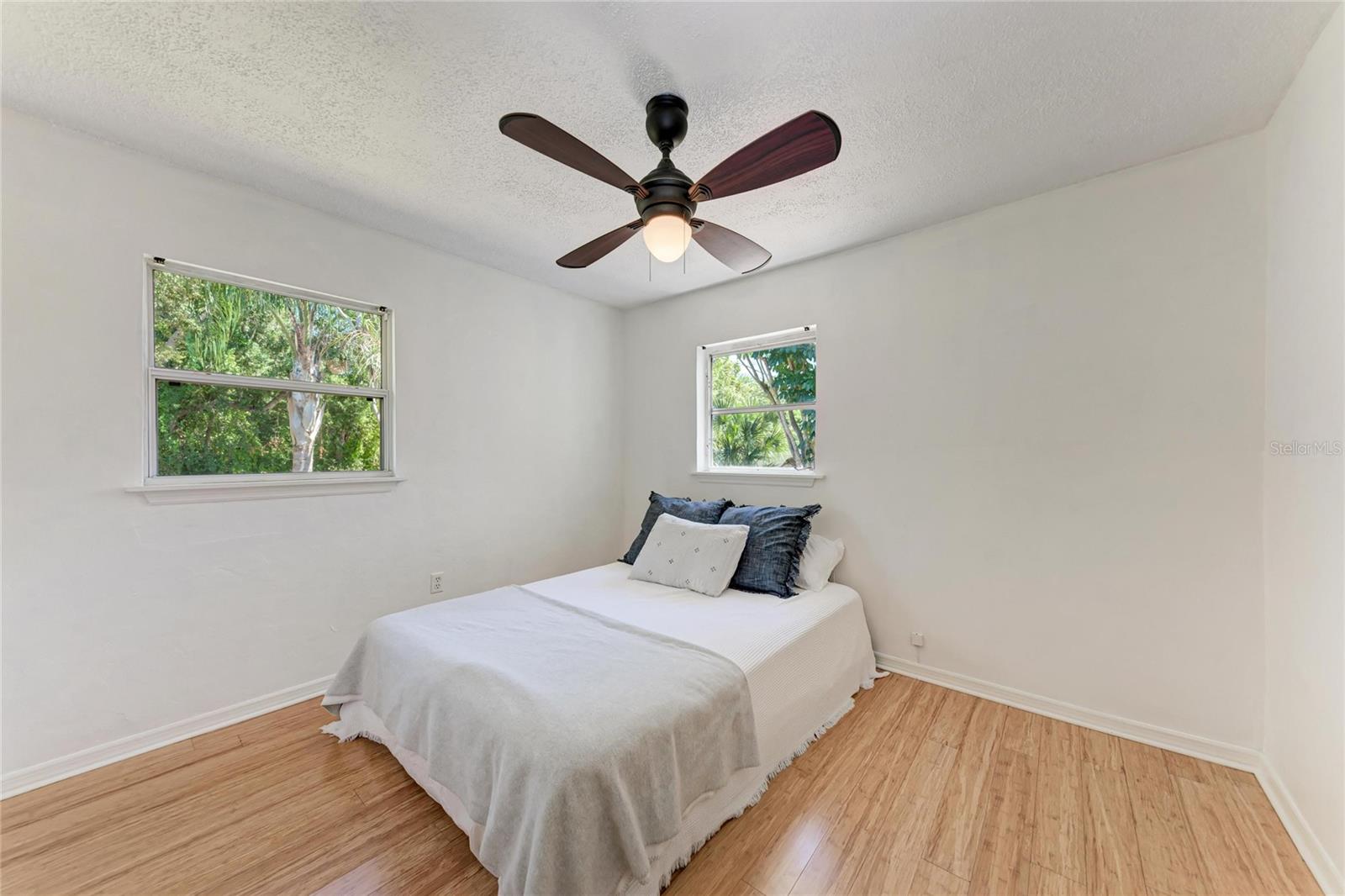 Image 20 of 91 For 2998 Michigan Street