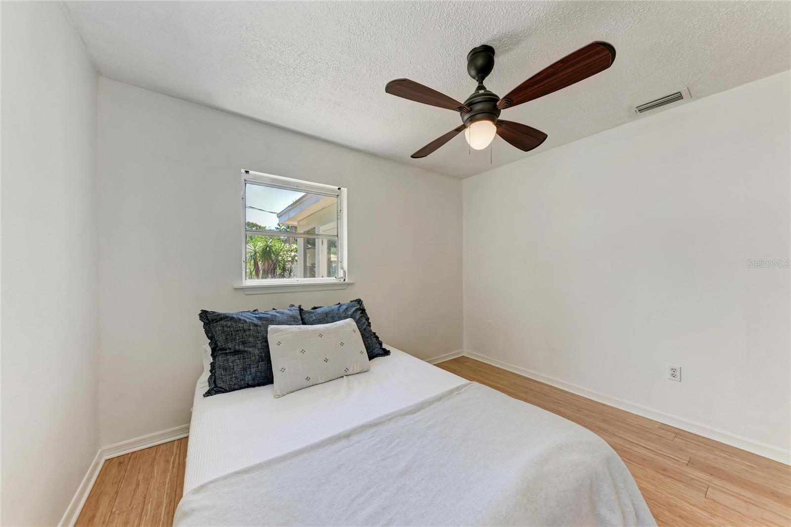 Image 22 of 91 For 2998 Michigan Street