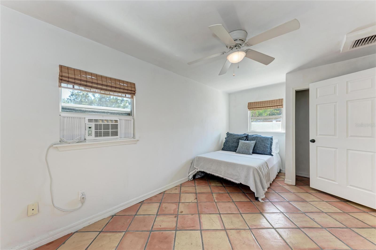 Image 24 of 91 For 2998 Michigan Street