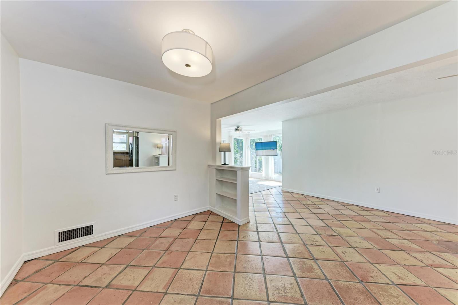 Image 28 of 91 For 2998 Michigan Street