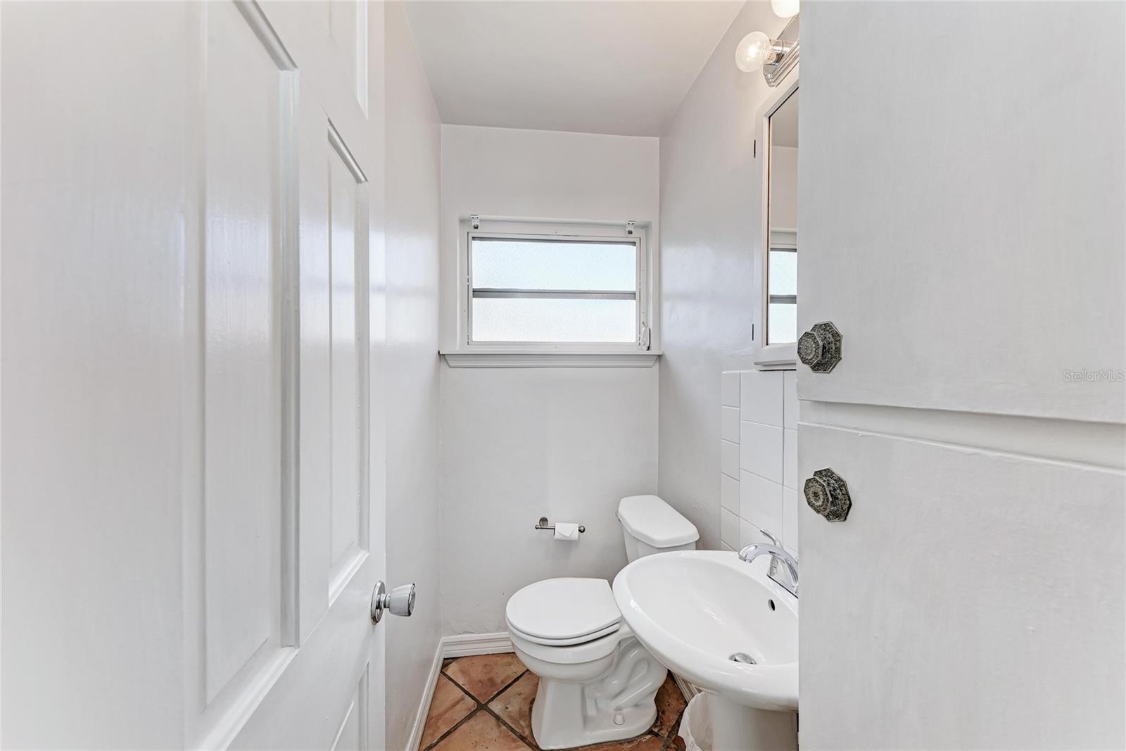 Image 31 of 91 For 2998 Michigan Street