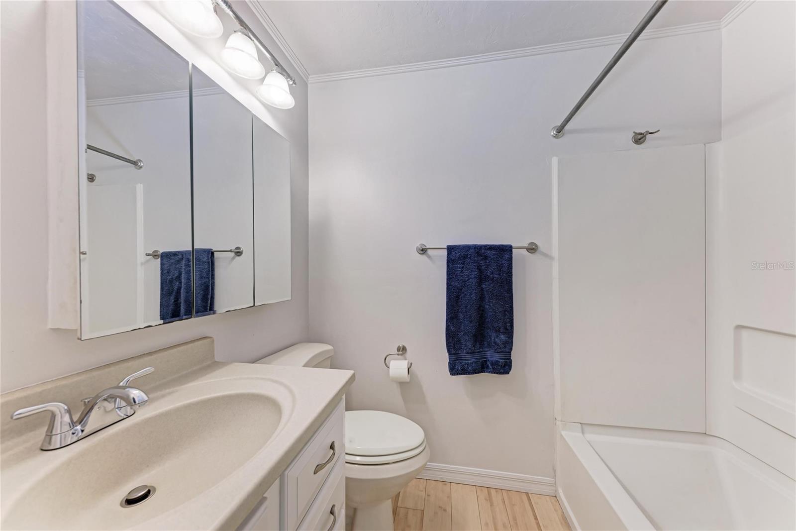 Image 32 of 91 For 2998 Michigan Street