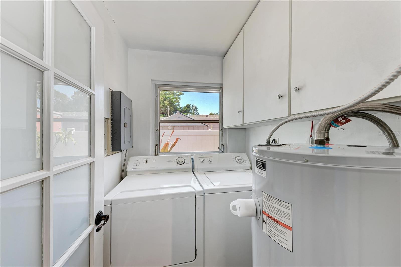 Image 33 of 91 For 2998 Michigan Street