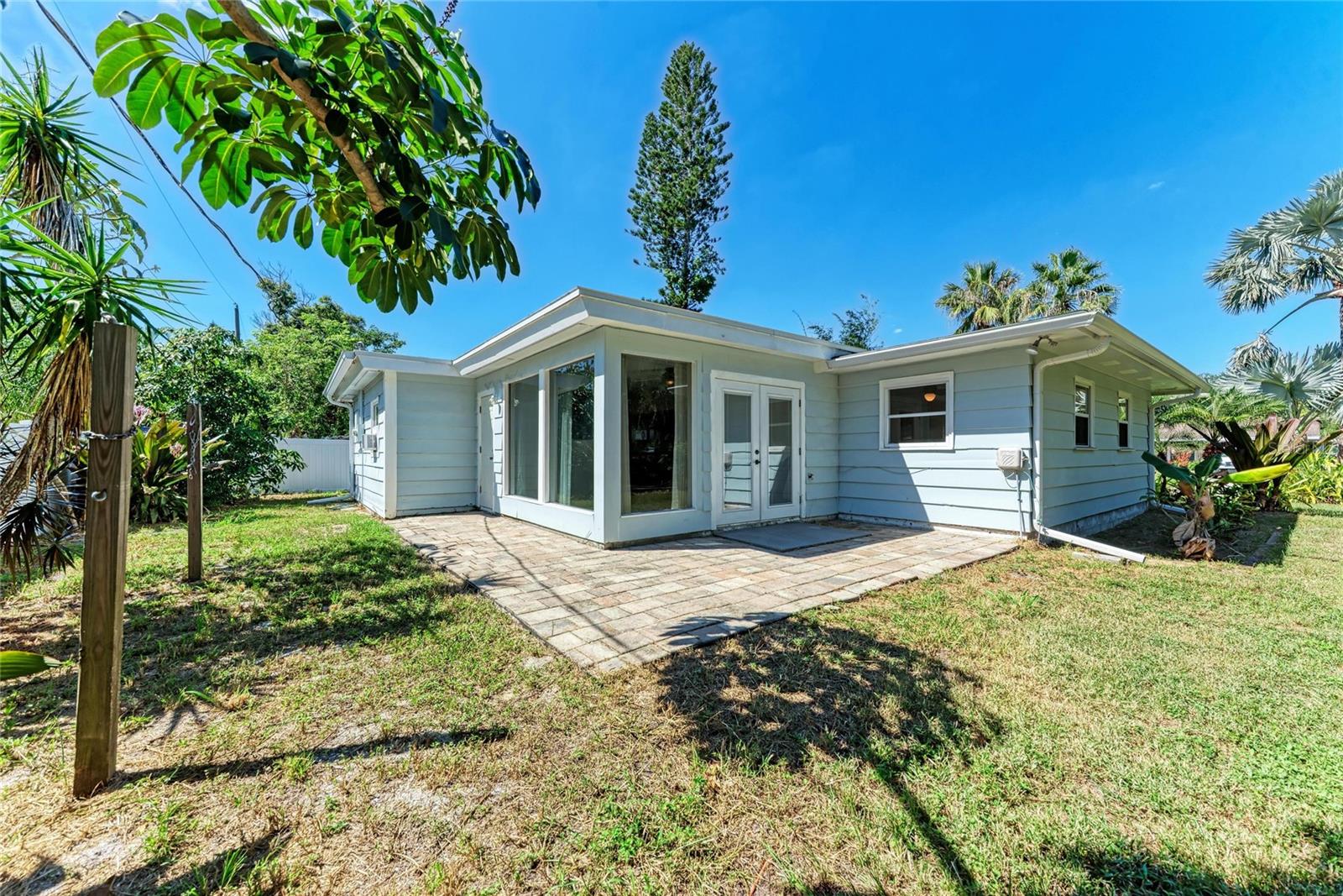 Image 34 of 91 For 2998 Michigan Street