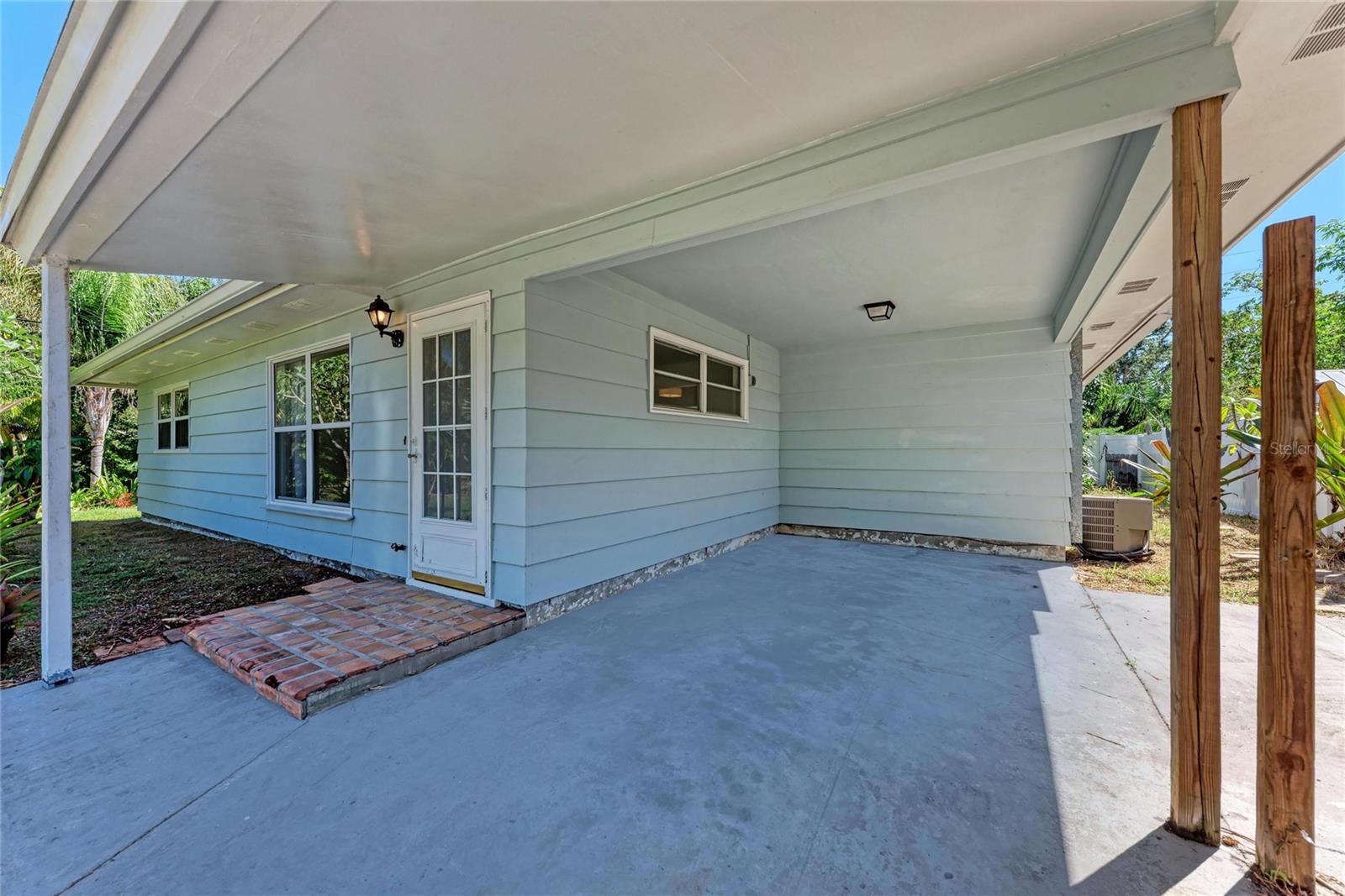 Image 5 of 91 For 2998 Michigan Street