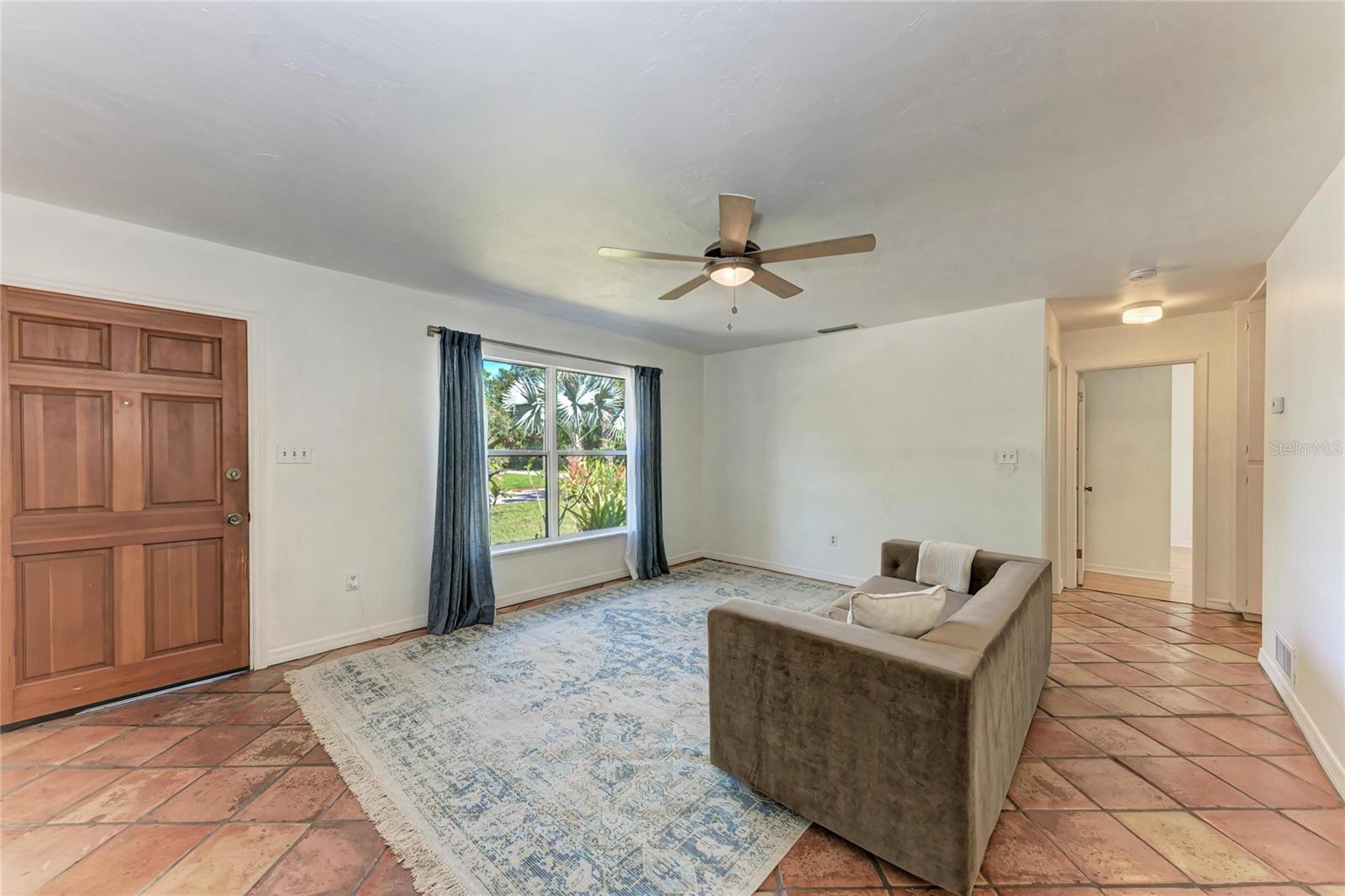 Image 7 of 91 For 2998 Michigan Street