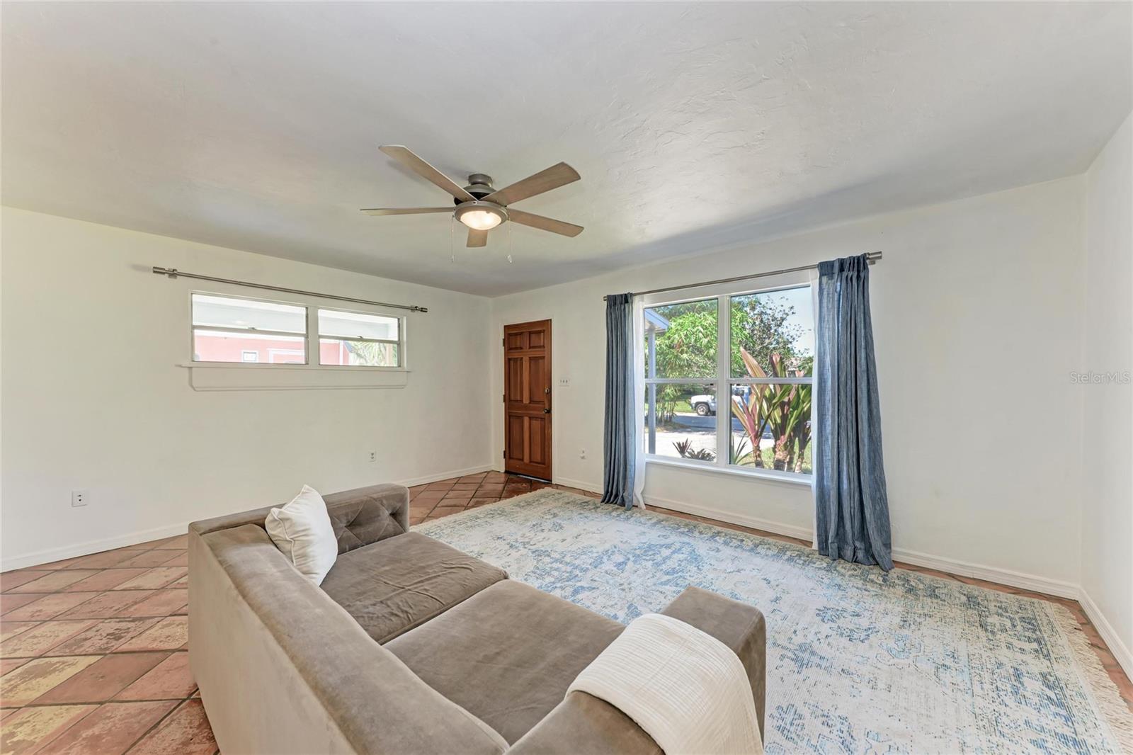 Image 8 of 91 For 2998 Michigan Street