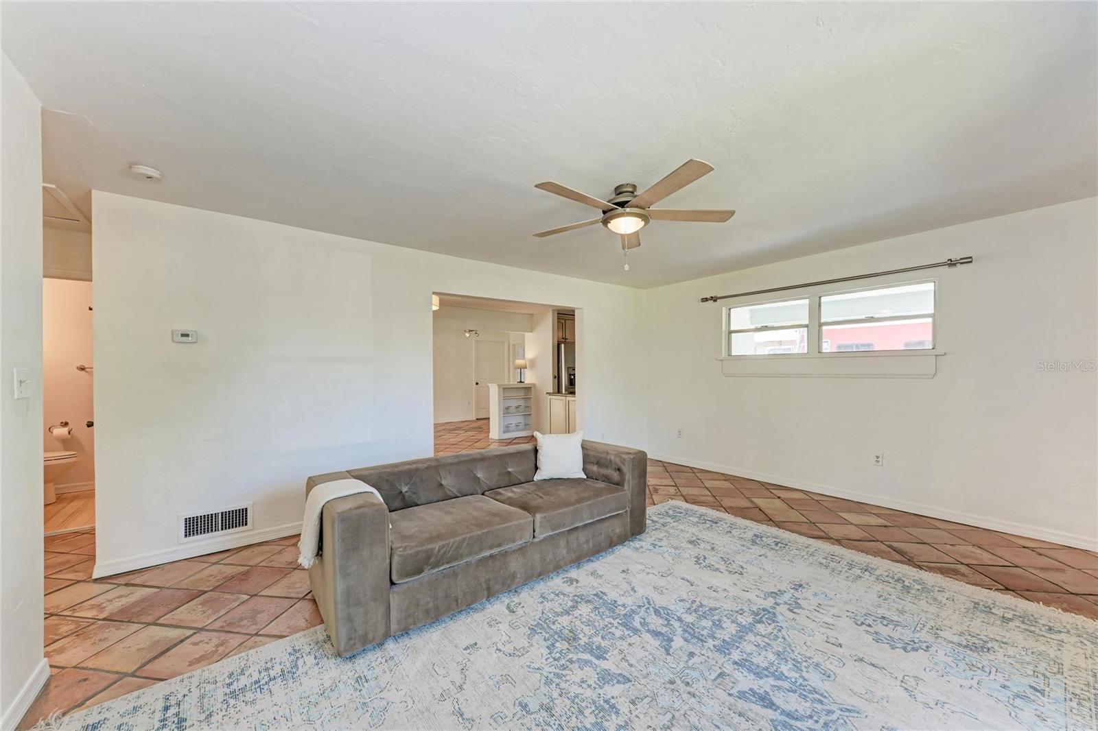 Image 9 of 91 For 2998 Michigan Street