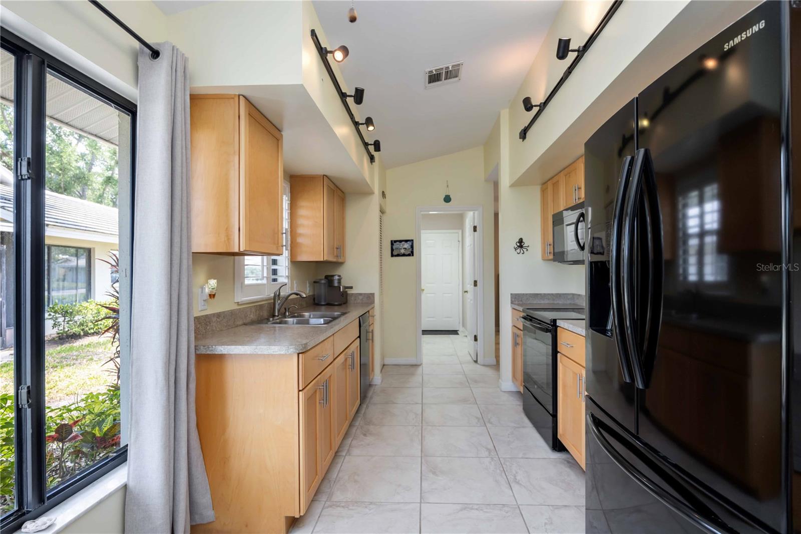 Image 15 of 50 For 269 Southampton Drive 303