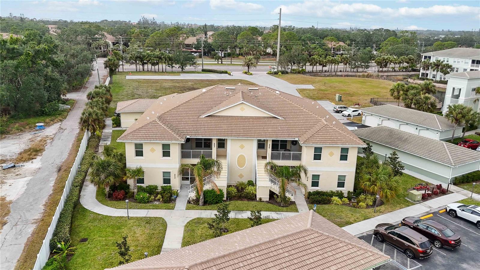 Image 38 of 51 For 200 Gardens Edge Drive 223