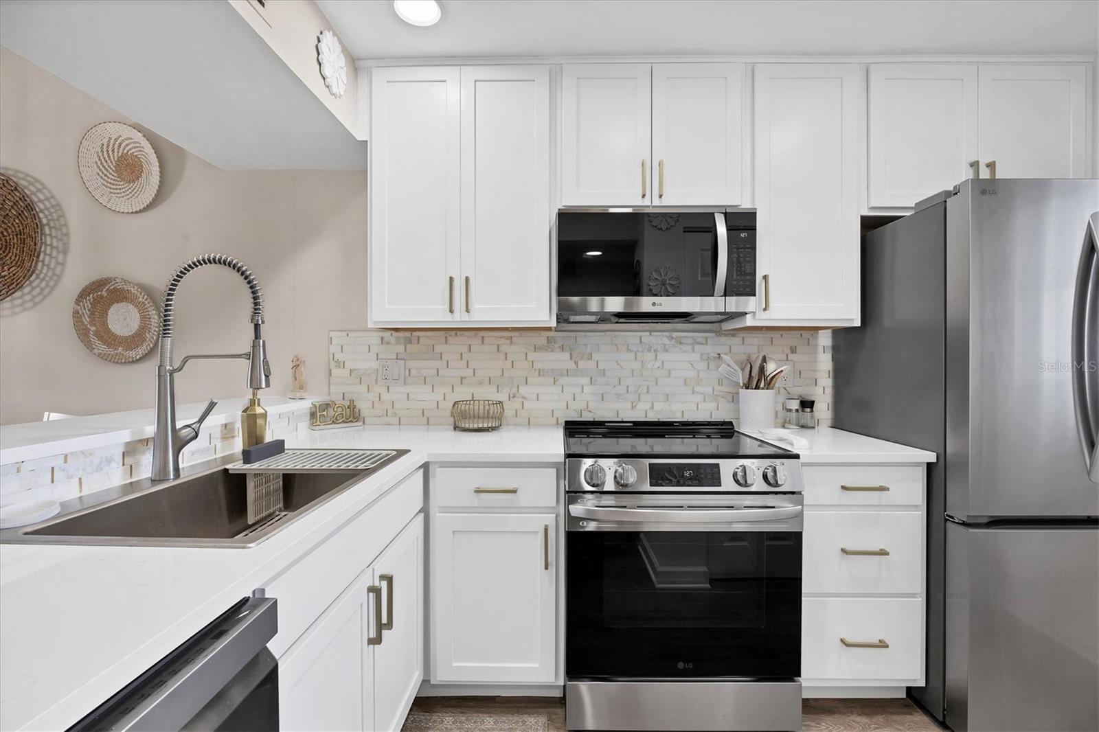Image 18 of 61 For 408 Cerromar Circle S 331