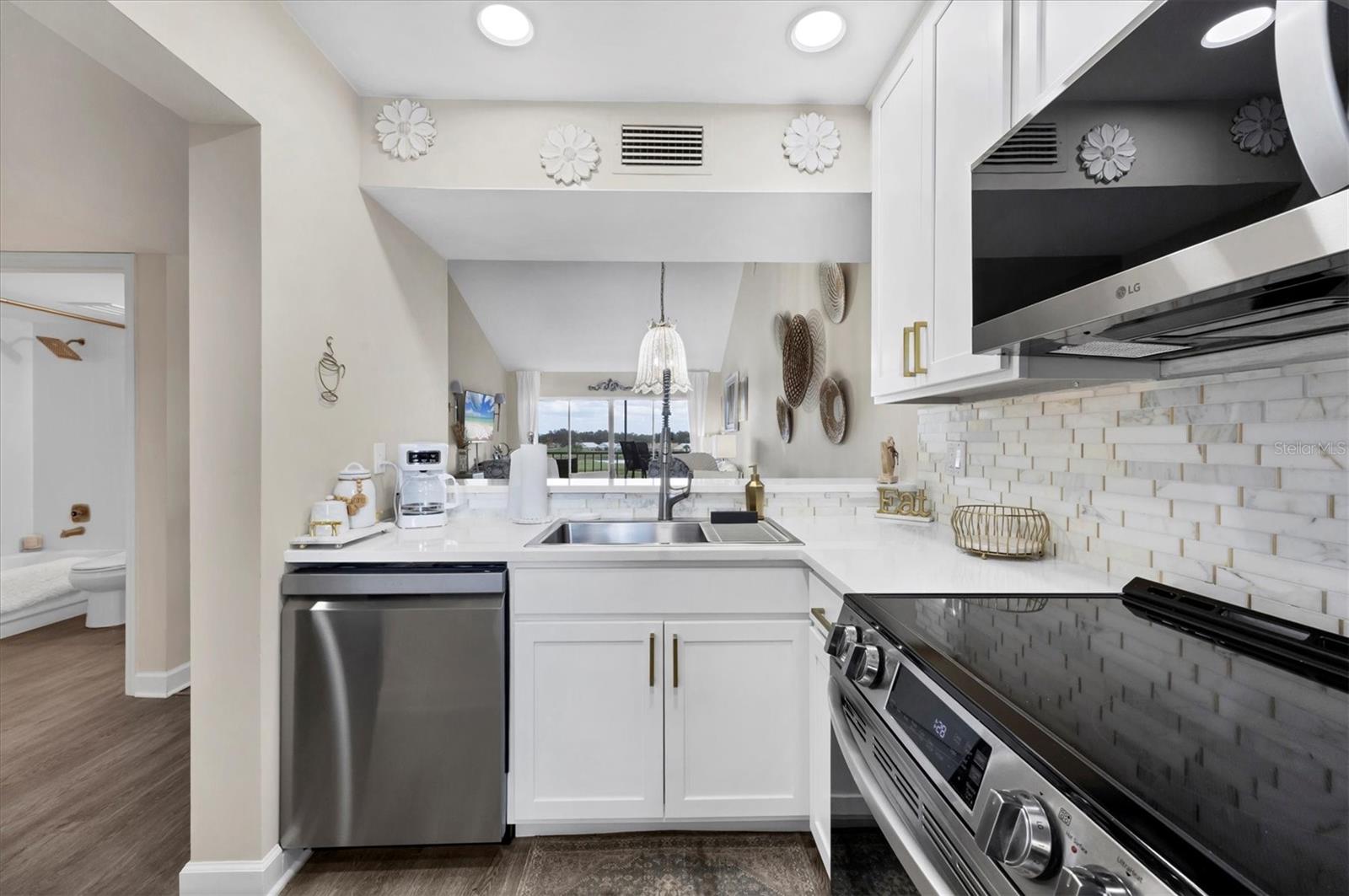 Image 19 of 61 For 408 Cerromar Circle S 331