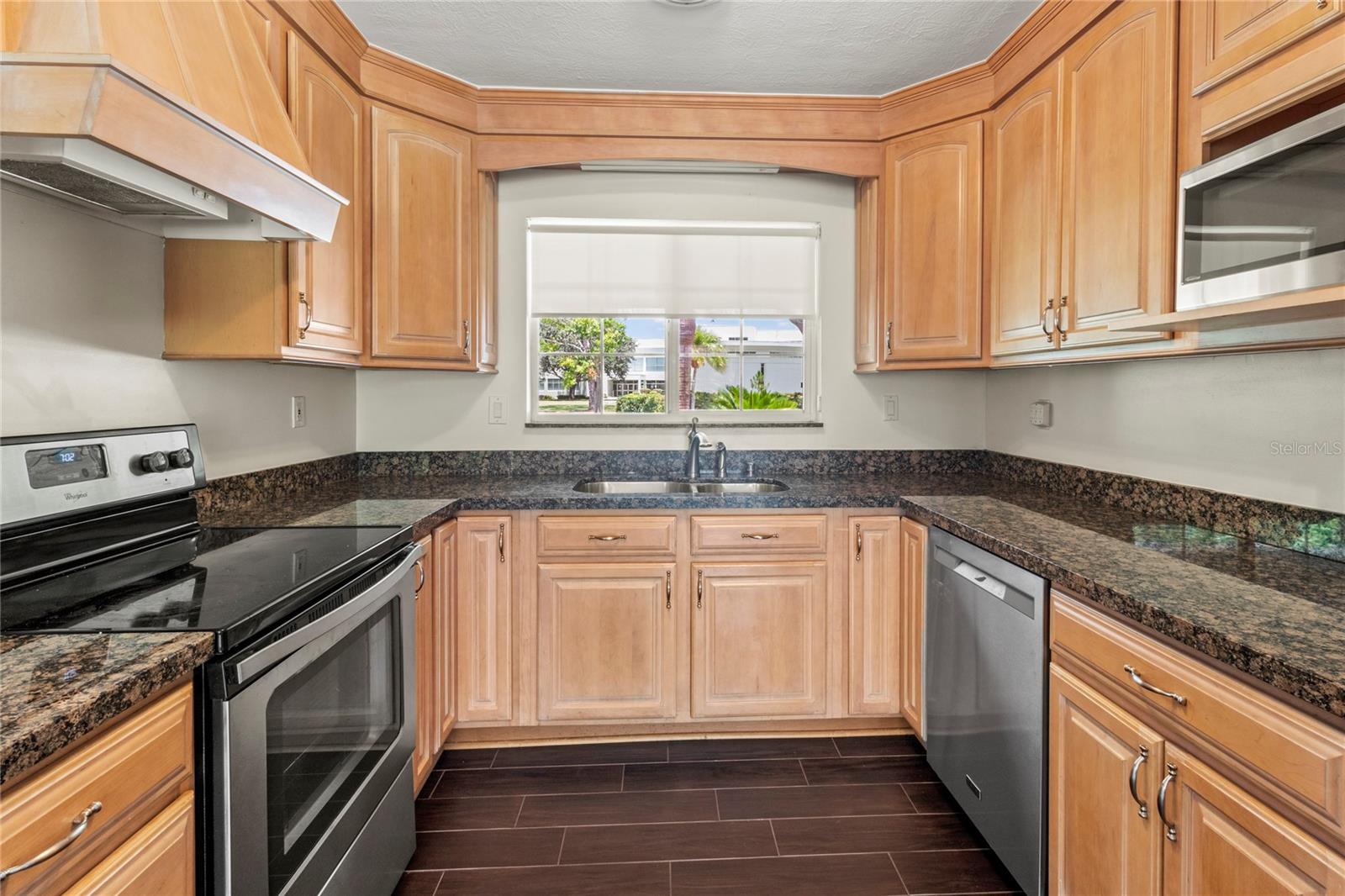 Image 7 of 20 For 1826 Ridgewood Street