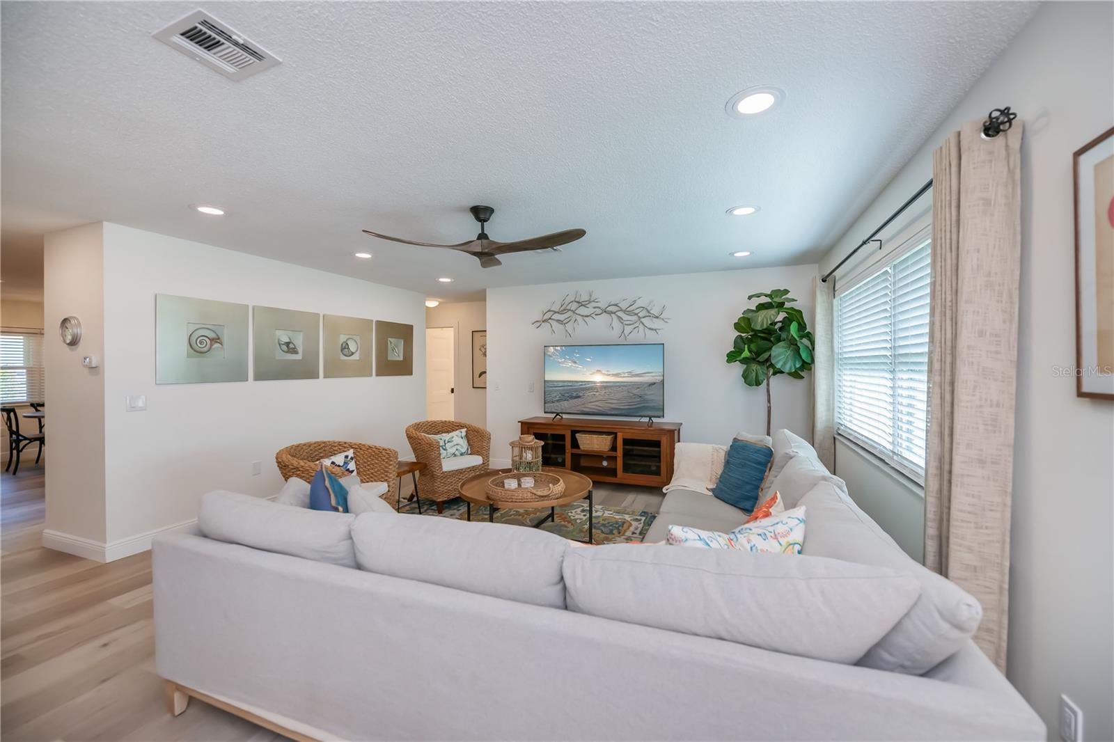 Image 10 of 75 For 370 Crane Road